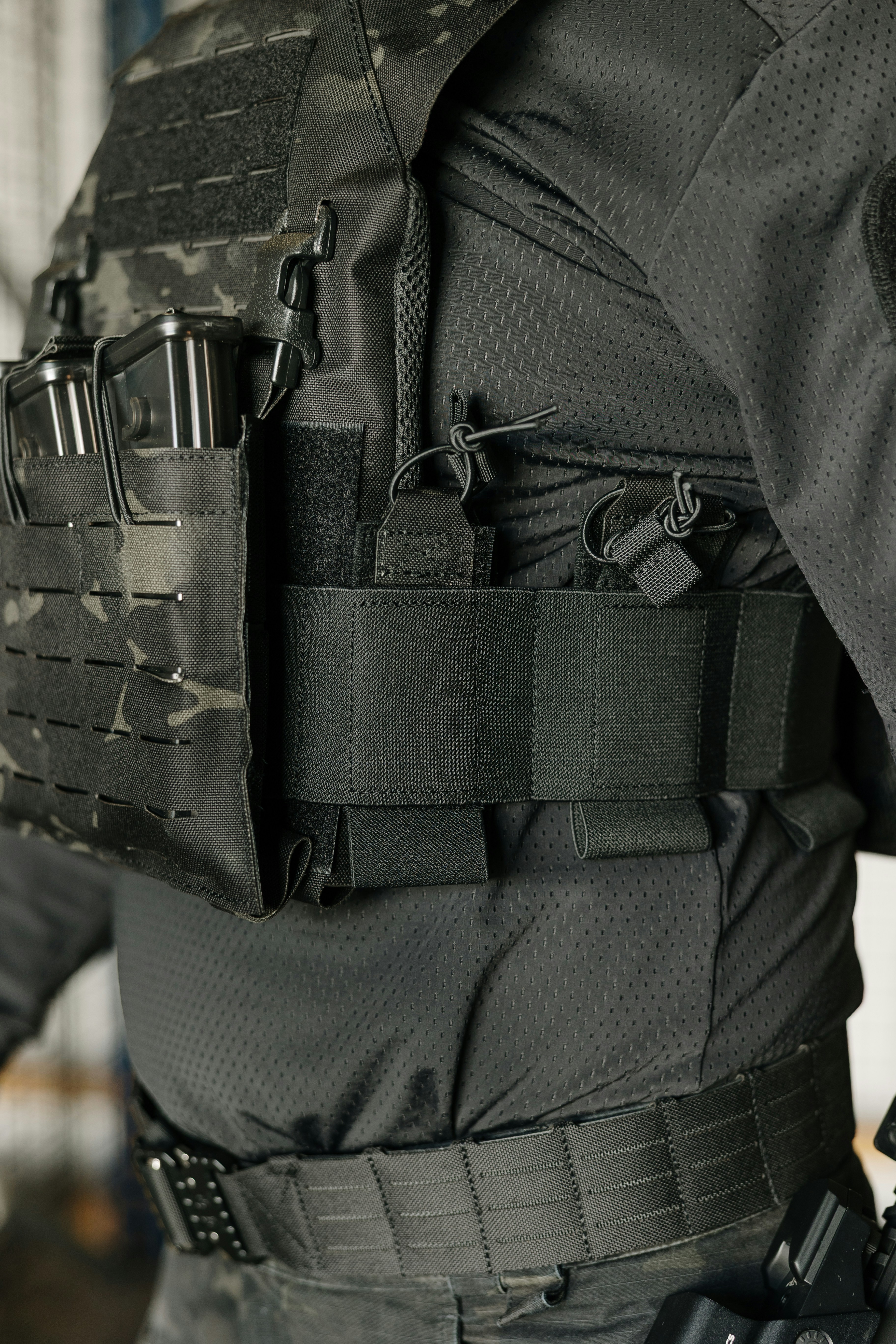 Airsoft player in new 8Fields Tactical Laser-Cut Plate Carrier