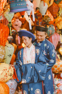 Couple in traditional vietnamese attire surrounded by lanterns