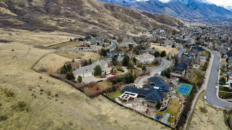 Mansiones de lujo en colina