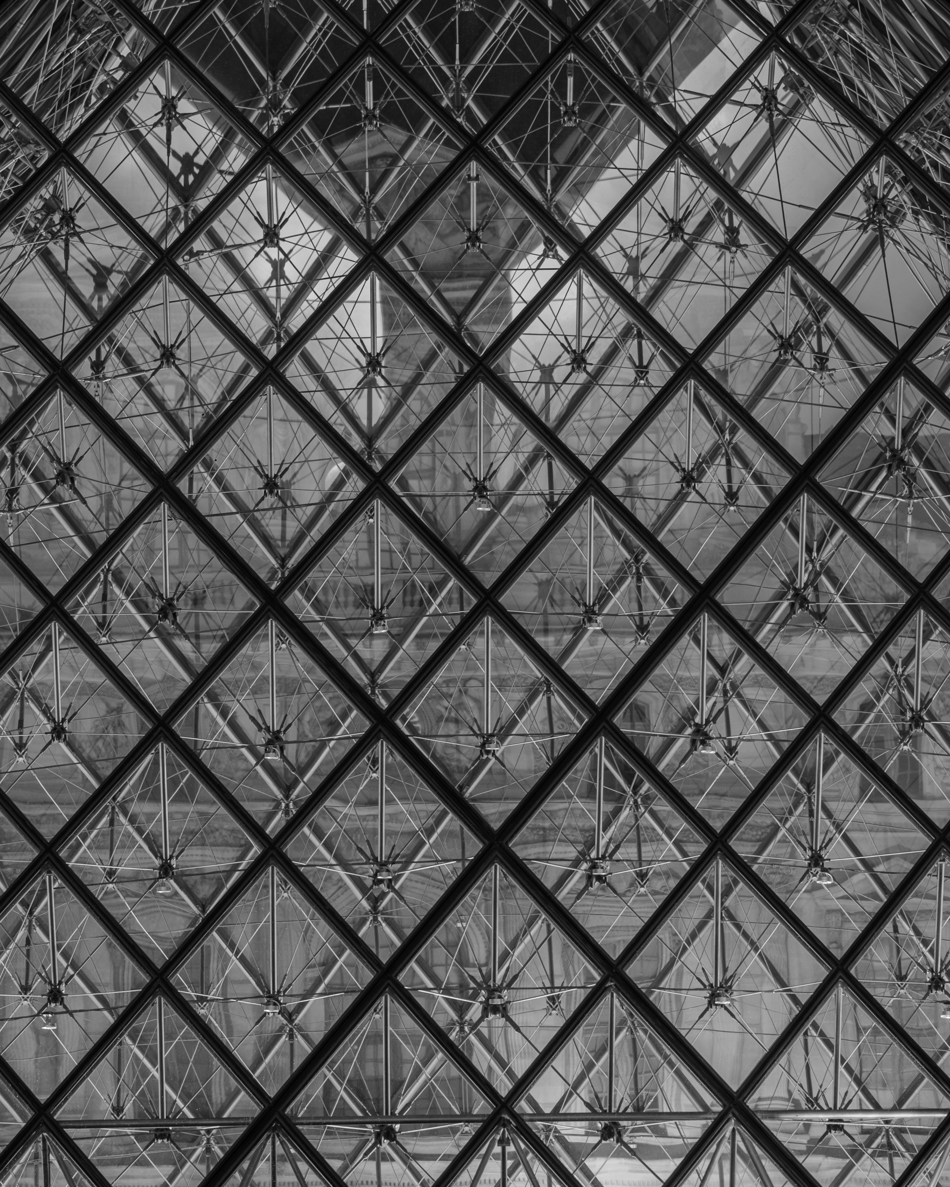 Motif géométrique de structure en verre et en métal