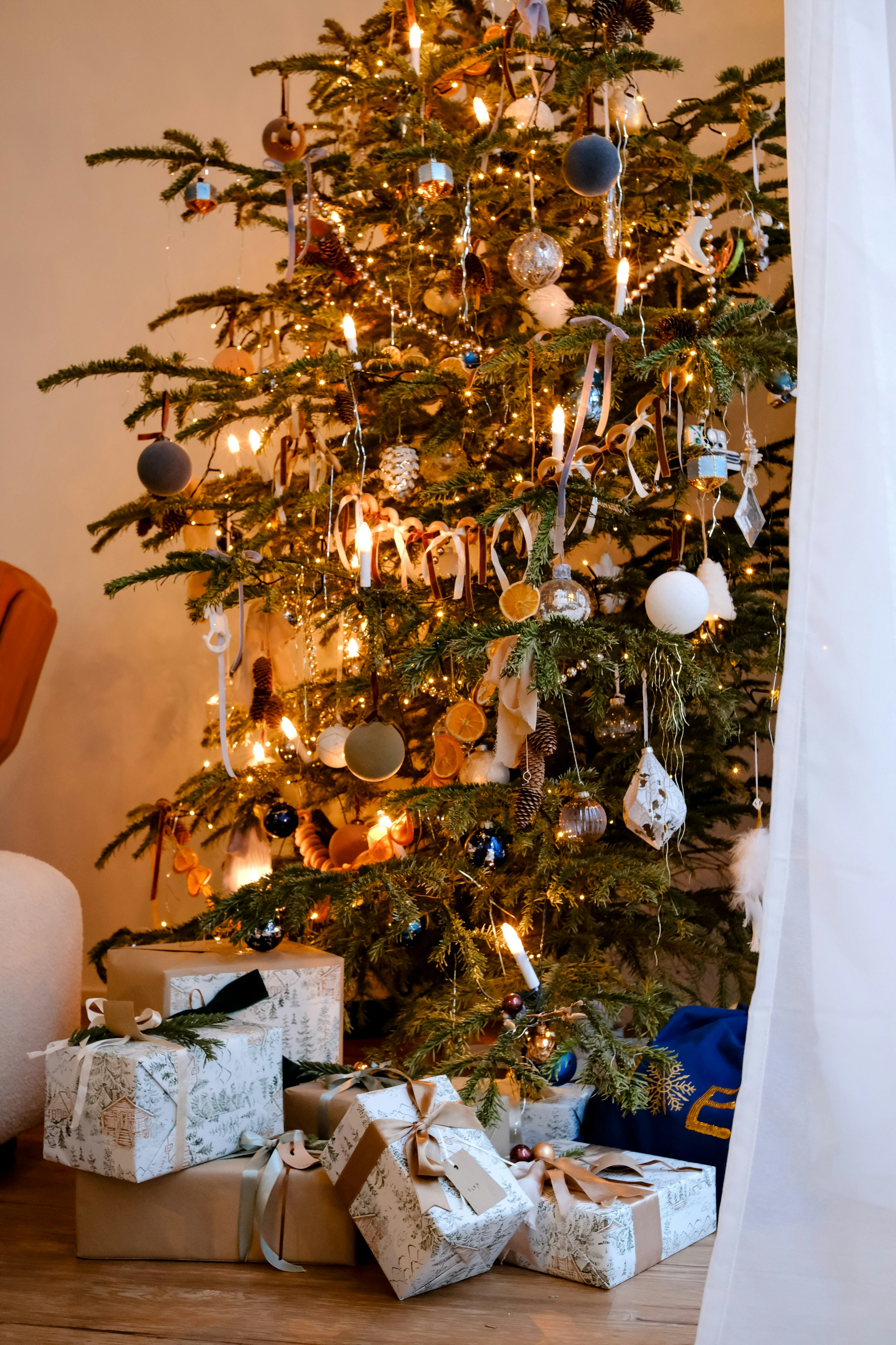 Decorated christmas tree with gifts underneath