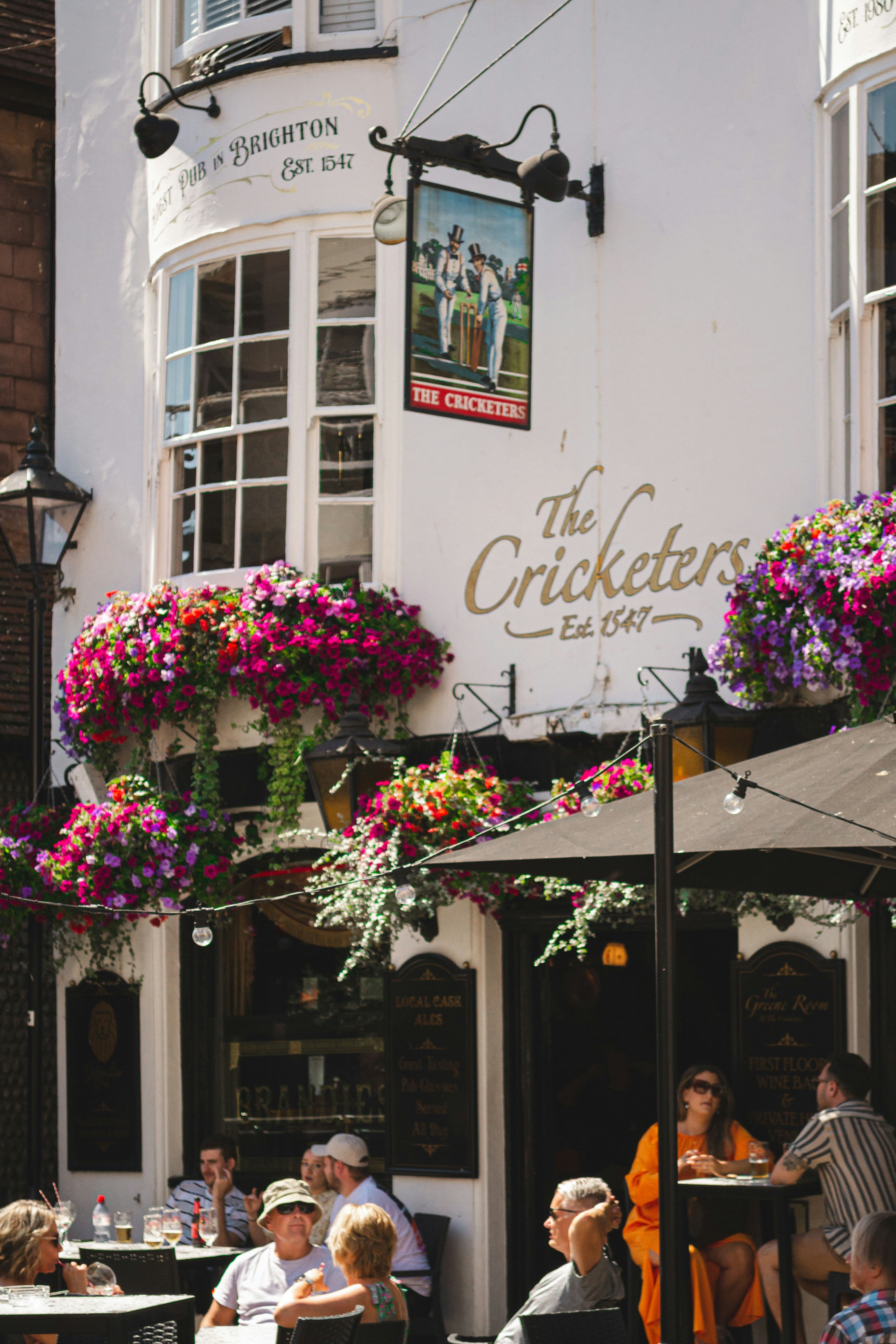 The Evolution of British Gastropubs in 2026: From Hearty Classics to Climate-Conscious Menus