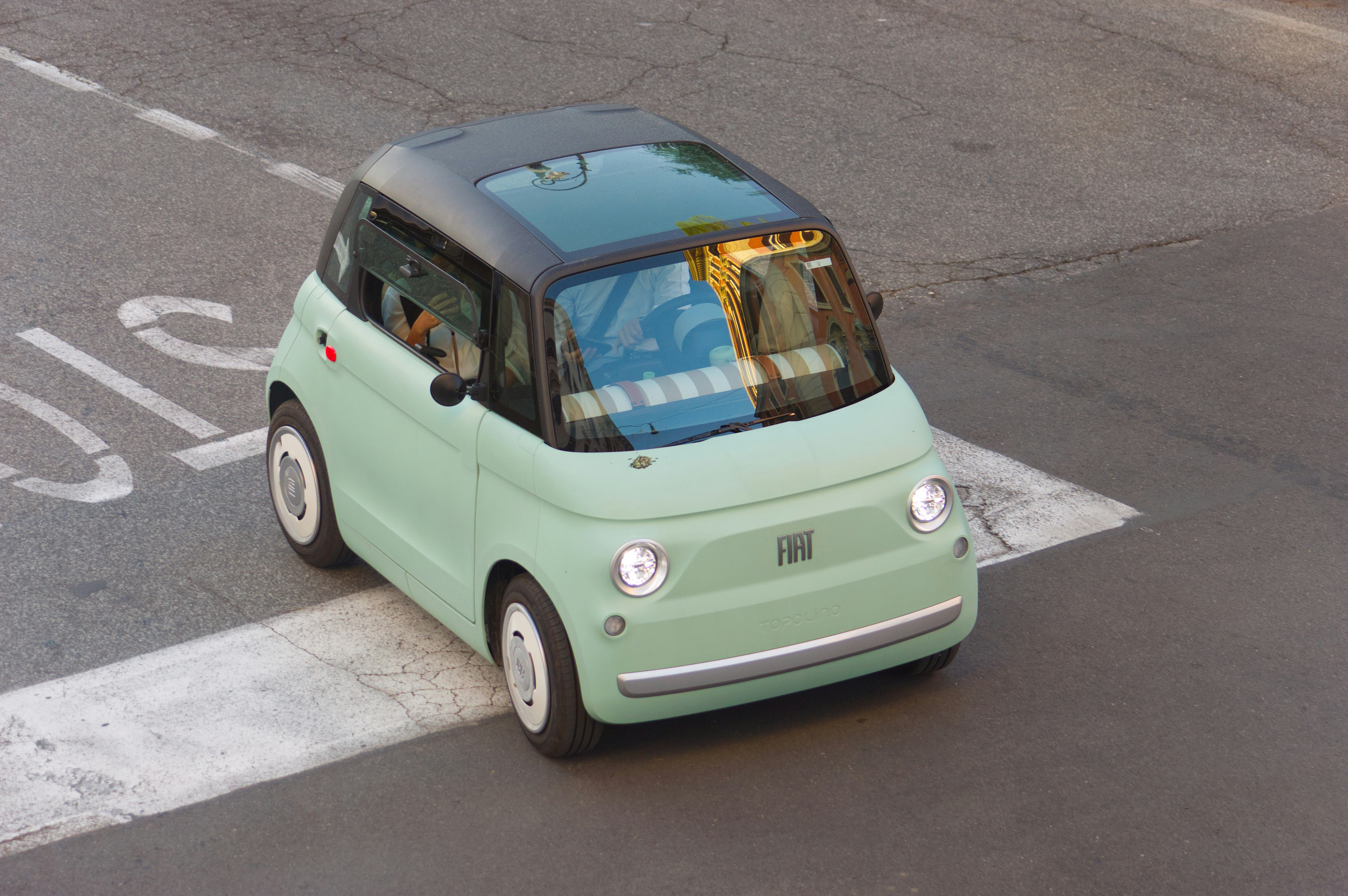 Deducciones fiscales por la ayuda del Moves 2025 para vehículos eléctricos