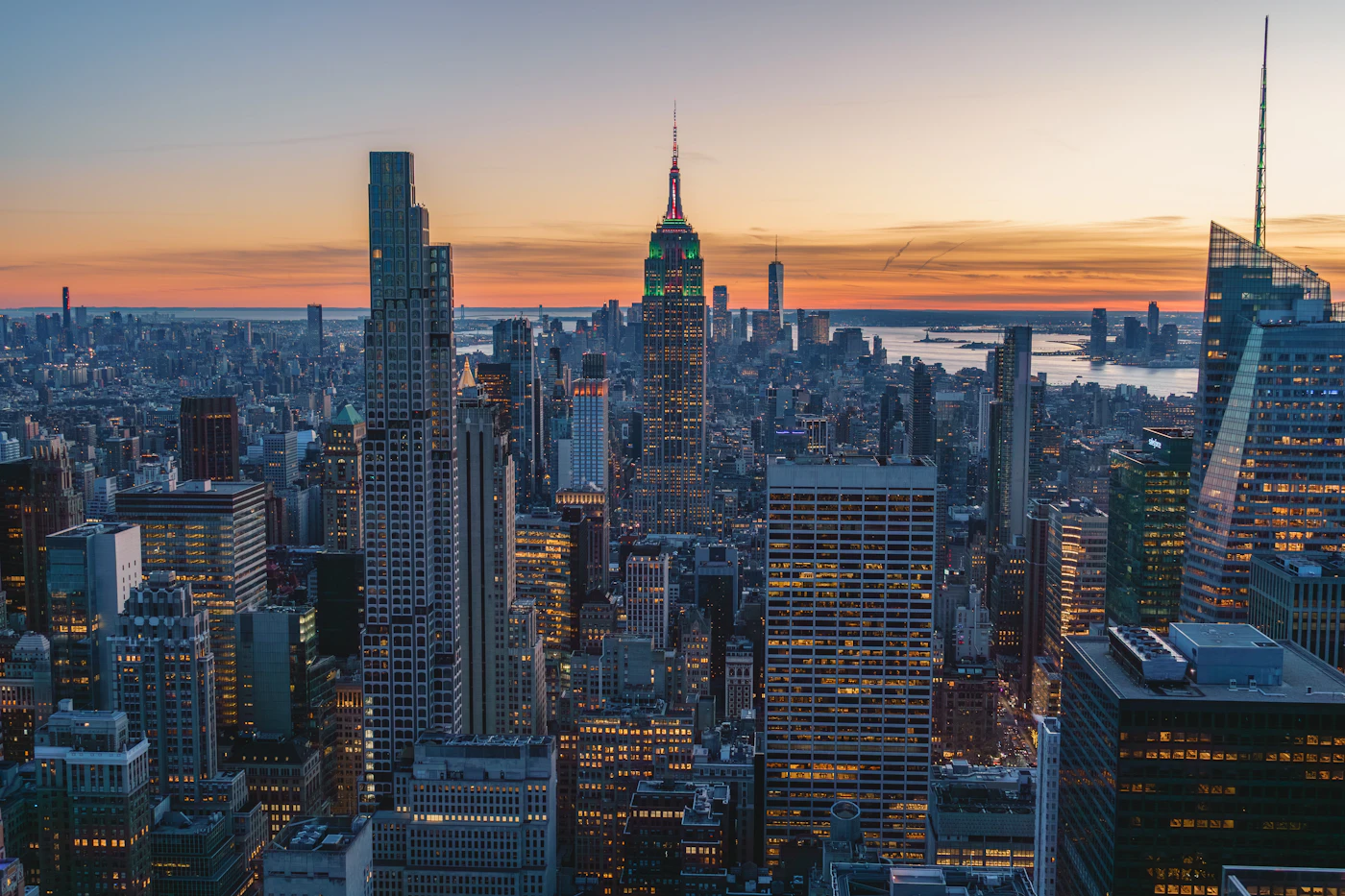 cheap flights from London to New York arriving over Manhattan skyline - Photo from Unsplash