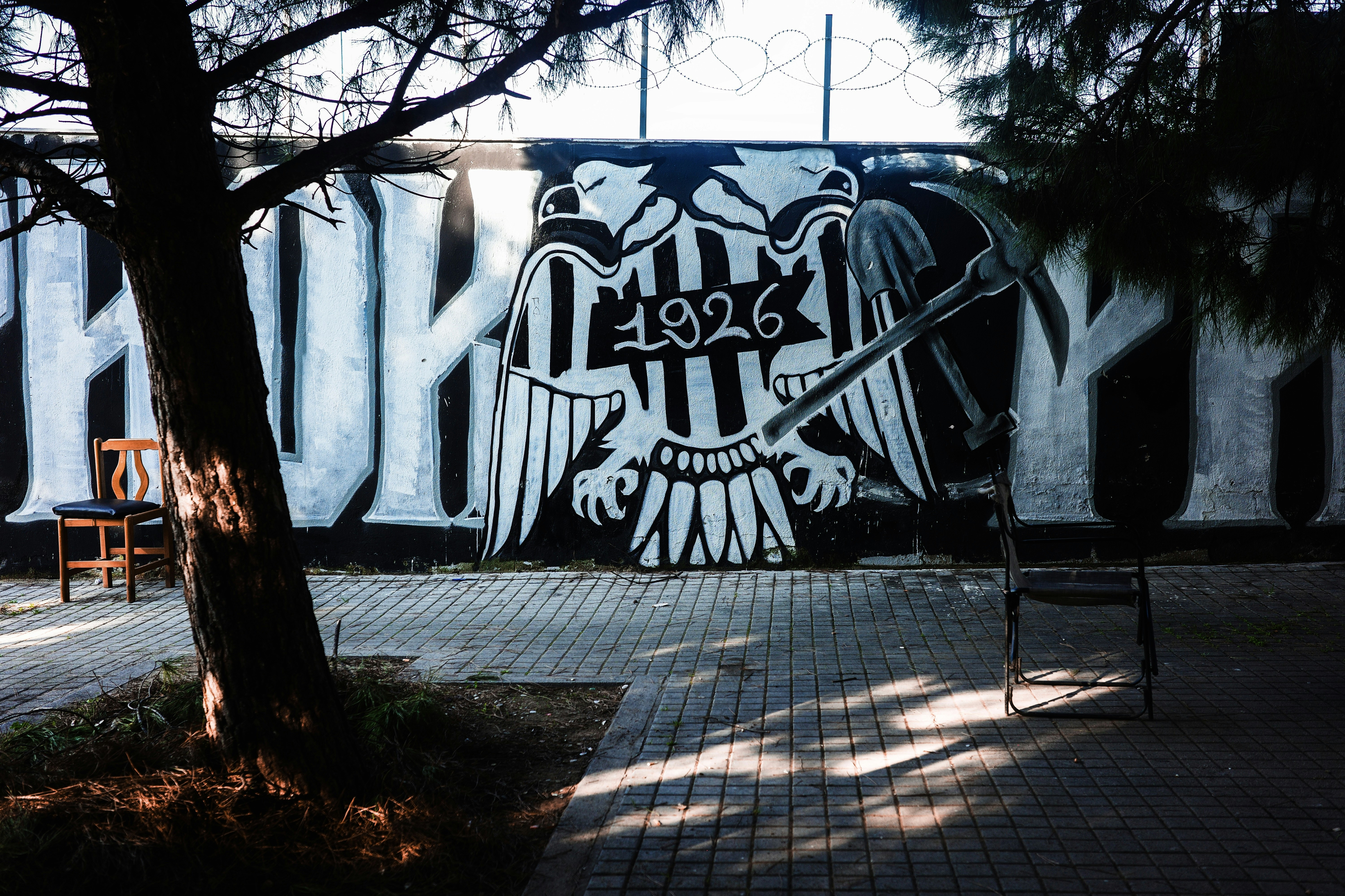 Graffiti art with eagle and year 1926 on wall