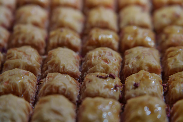 Rows of golden syrup-glazed künefe pastry