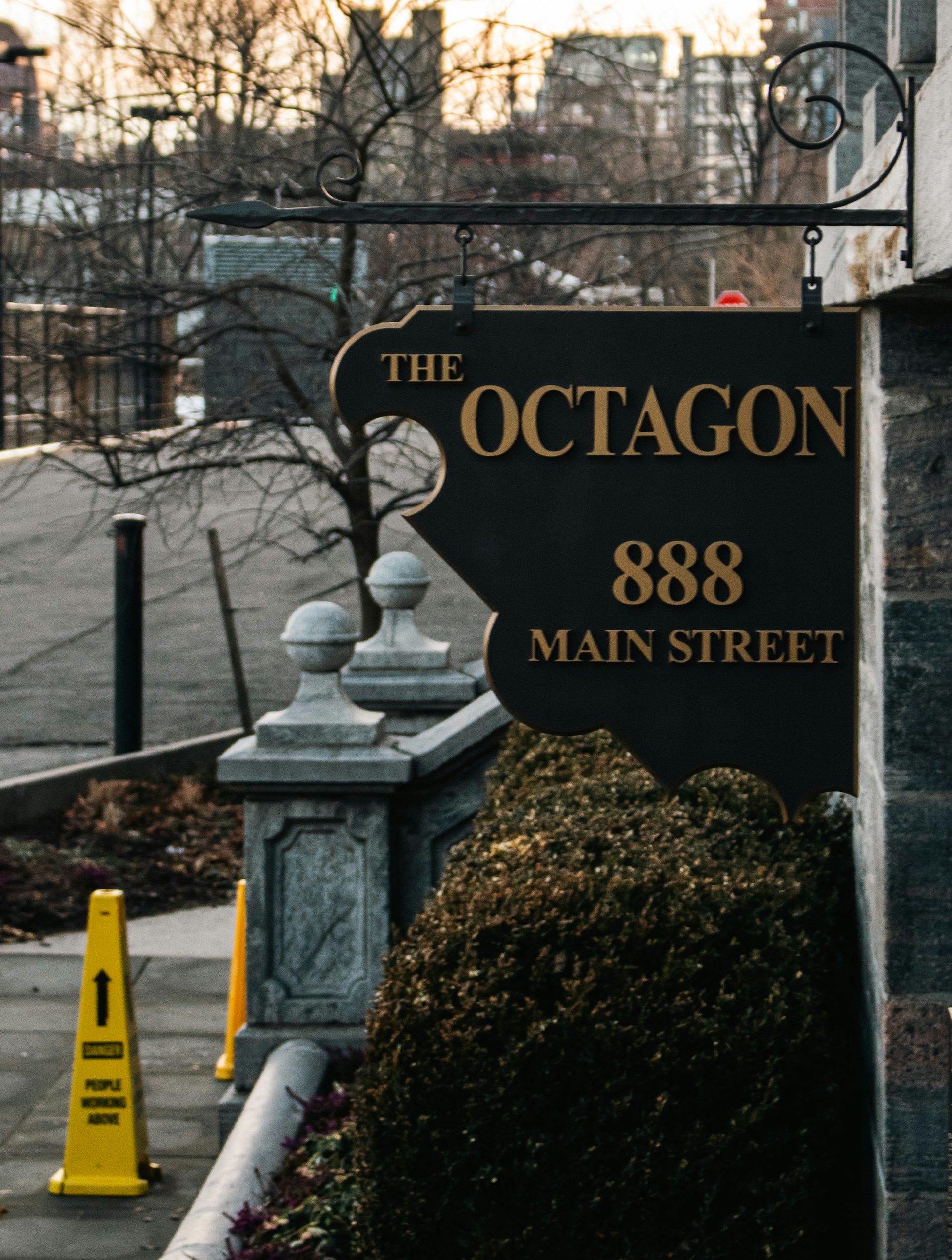 The octagon 888 main street sign