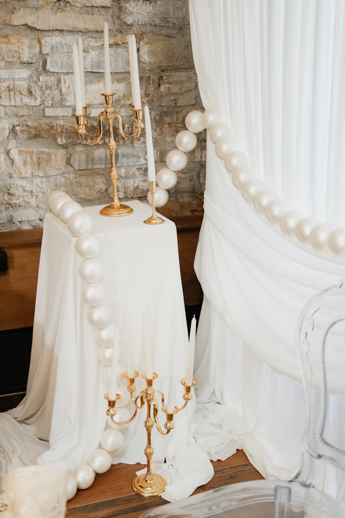 Tableware and candle decor