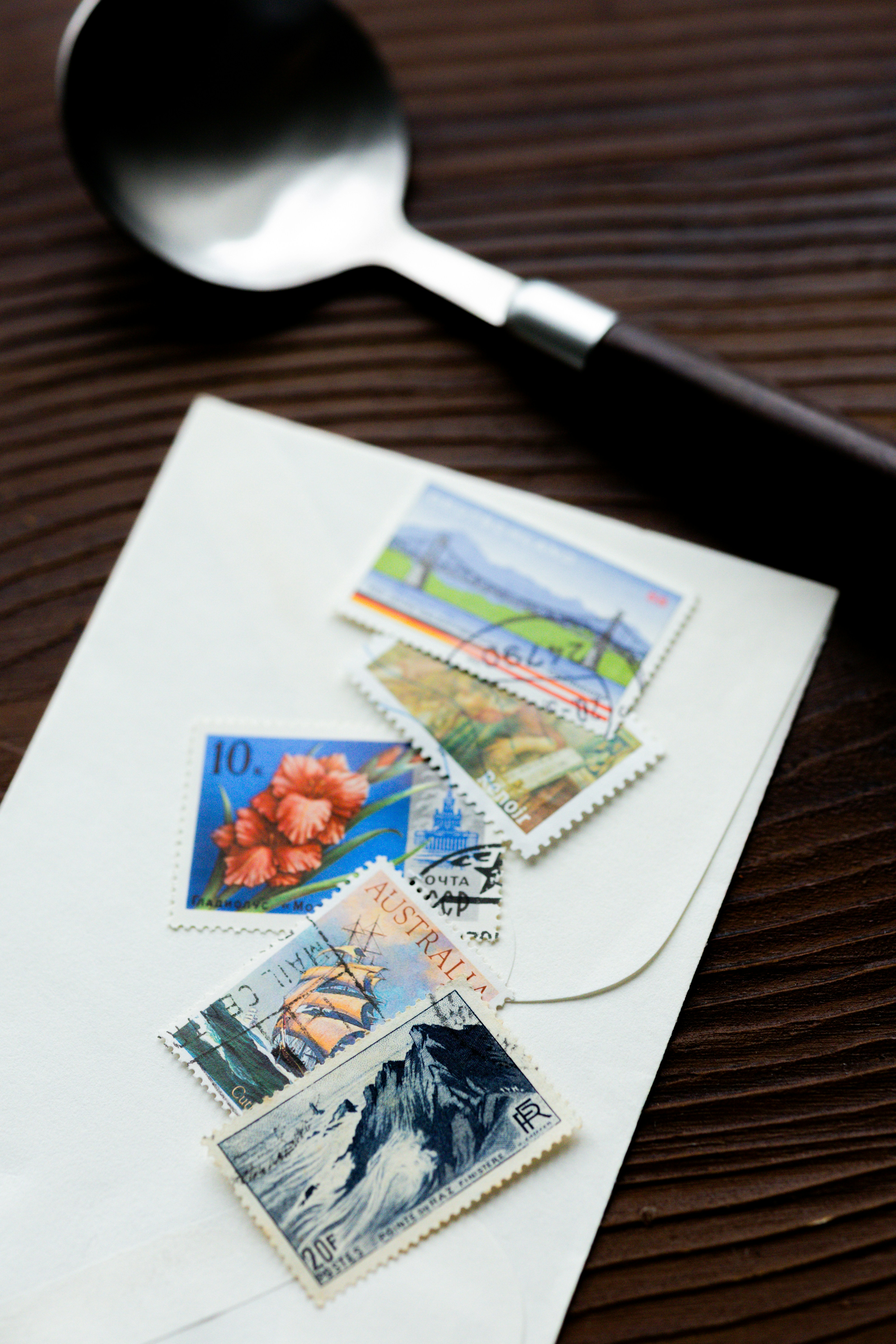 Vintage Electronics at Garage Sales: What to Hunt, What to Skip, and When to Restore