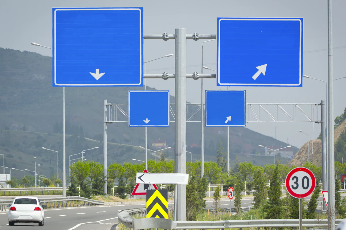 Signalisation horizontale et verticale : comprendre, combiner et mettre en conformité