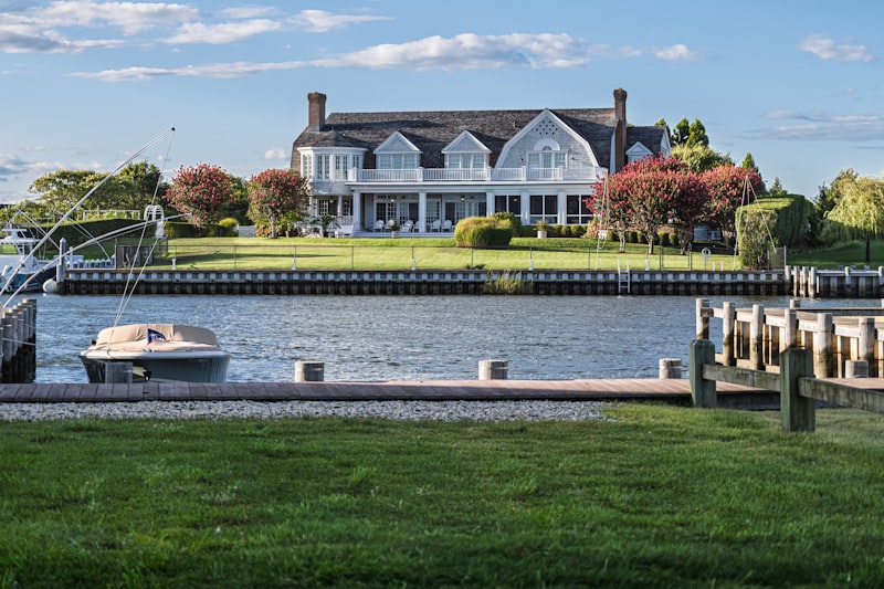 Waterfront house with dock and boat - Lake Norman buying guide