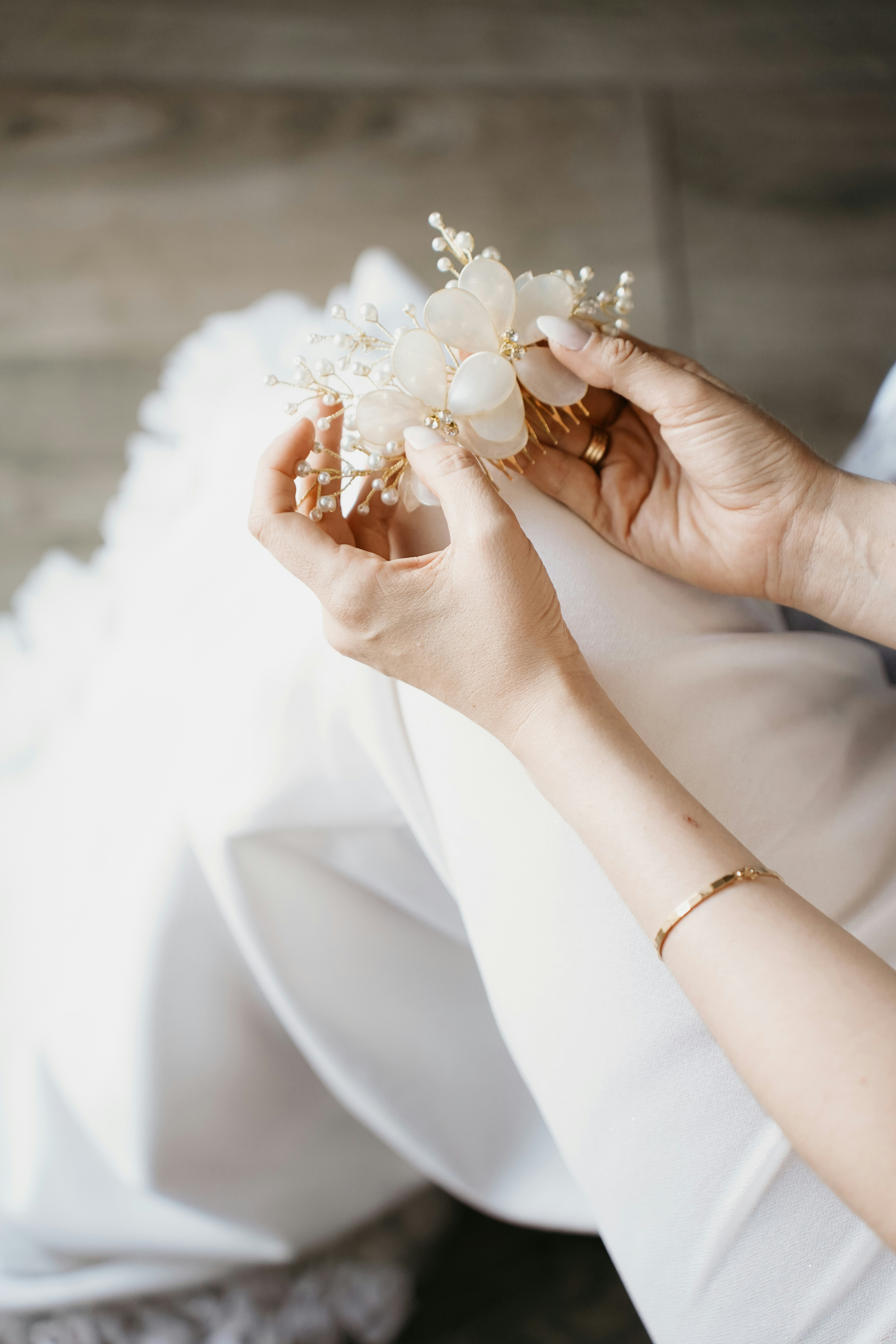 wedding hair accessories, wallpaper, Wedding Veil vs Hair Accessories: Which is Right? 2