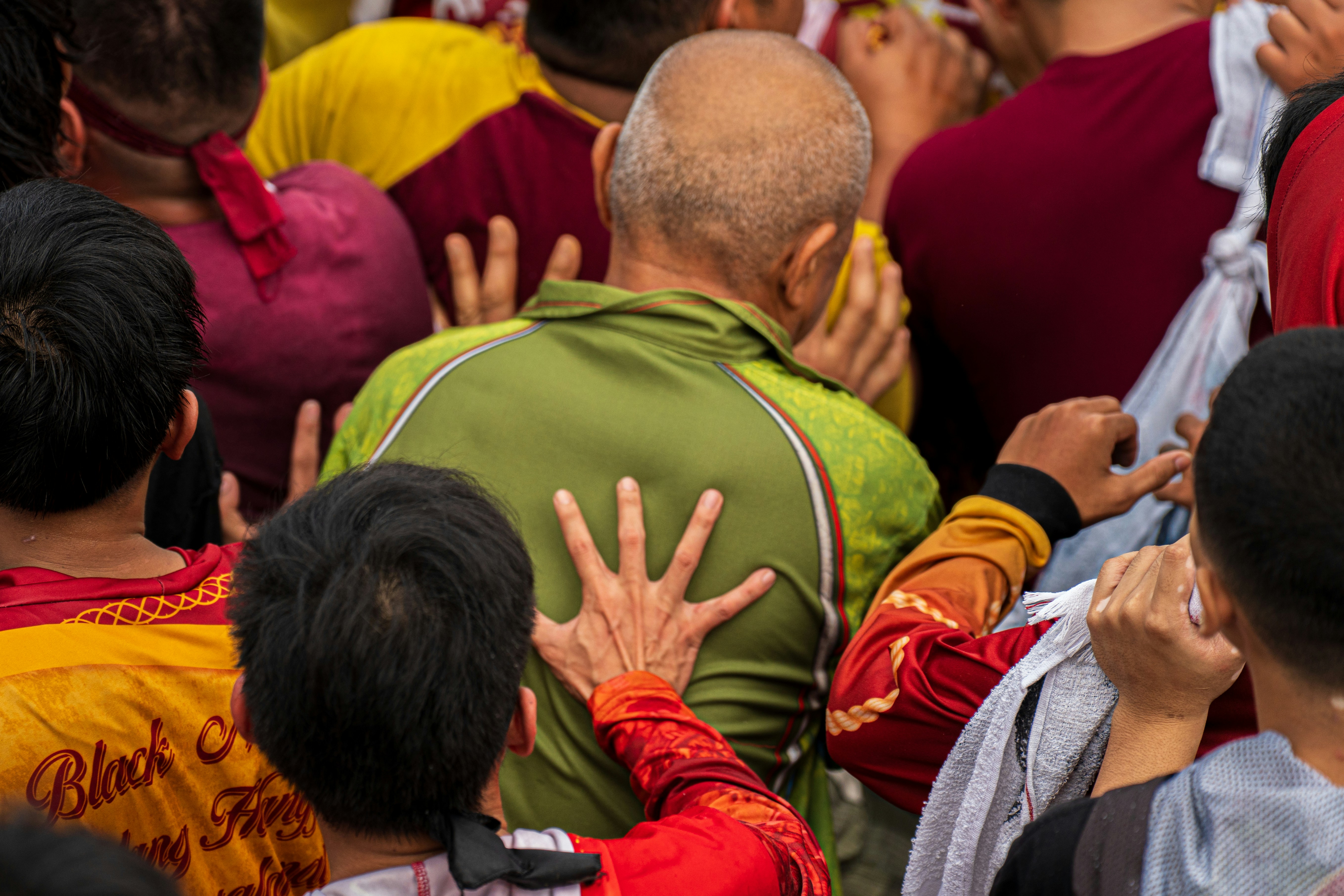 helping hands community, wallpaper, Bisnis Nirlaba: Definisi, Ciri, dan Contohnya 3