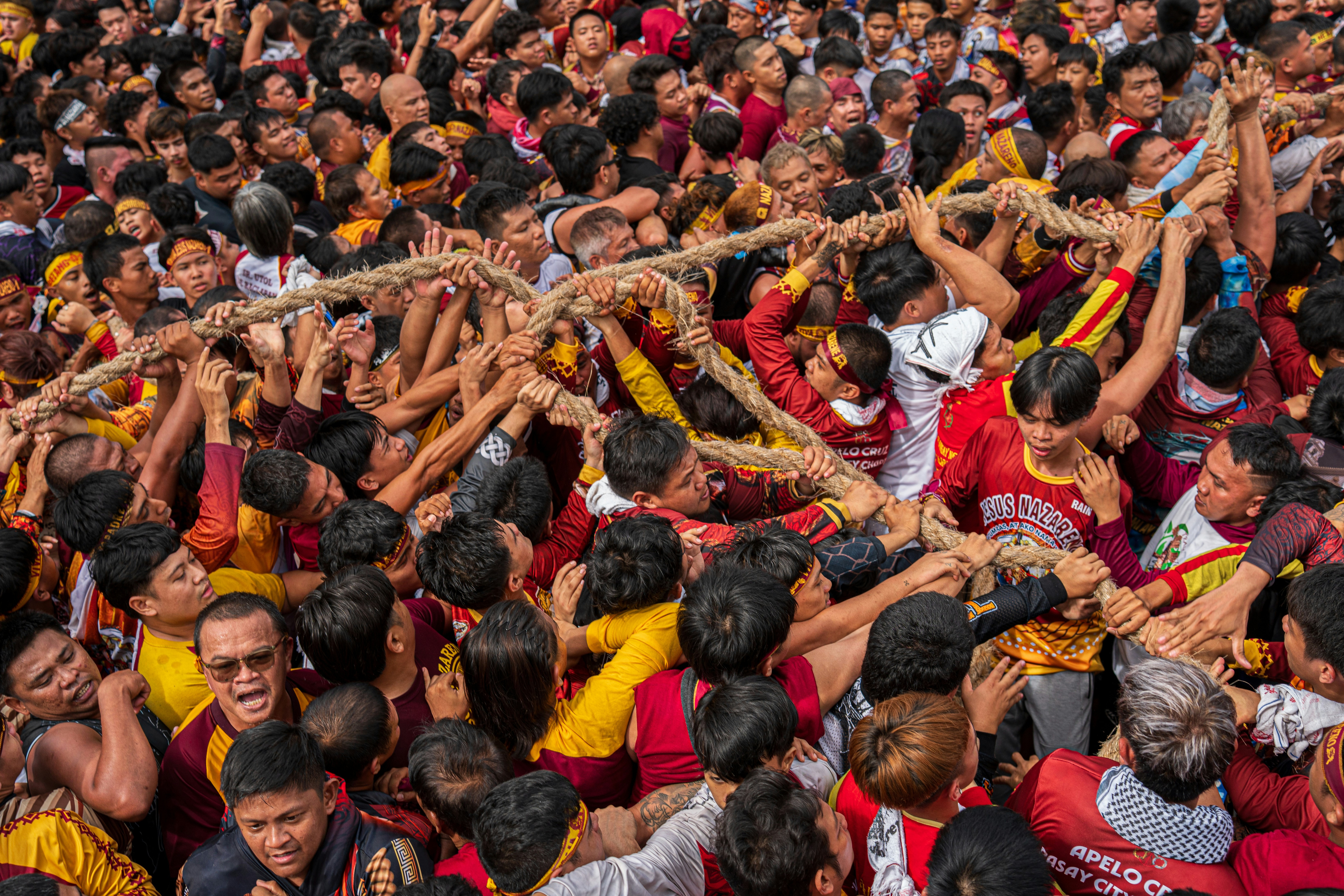 Community pulling rope together