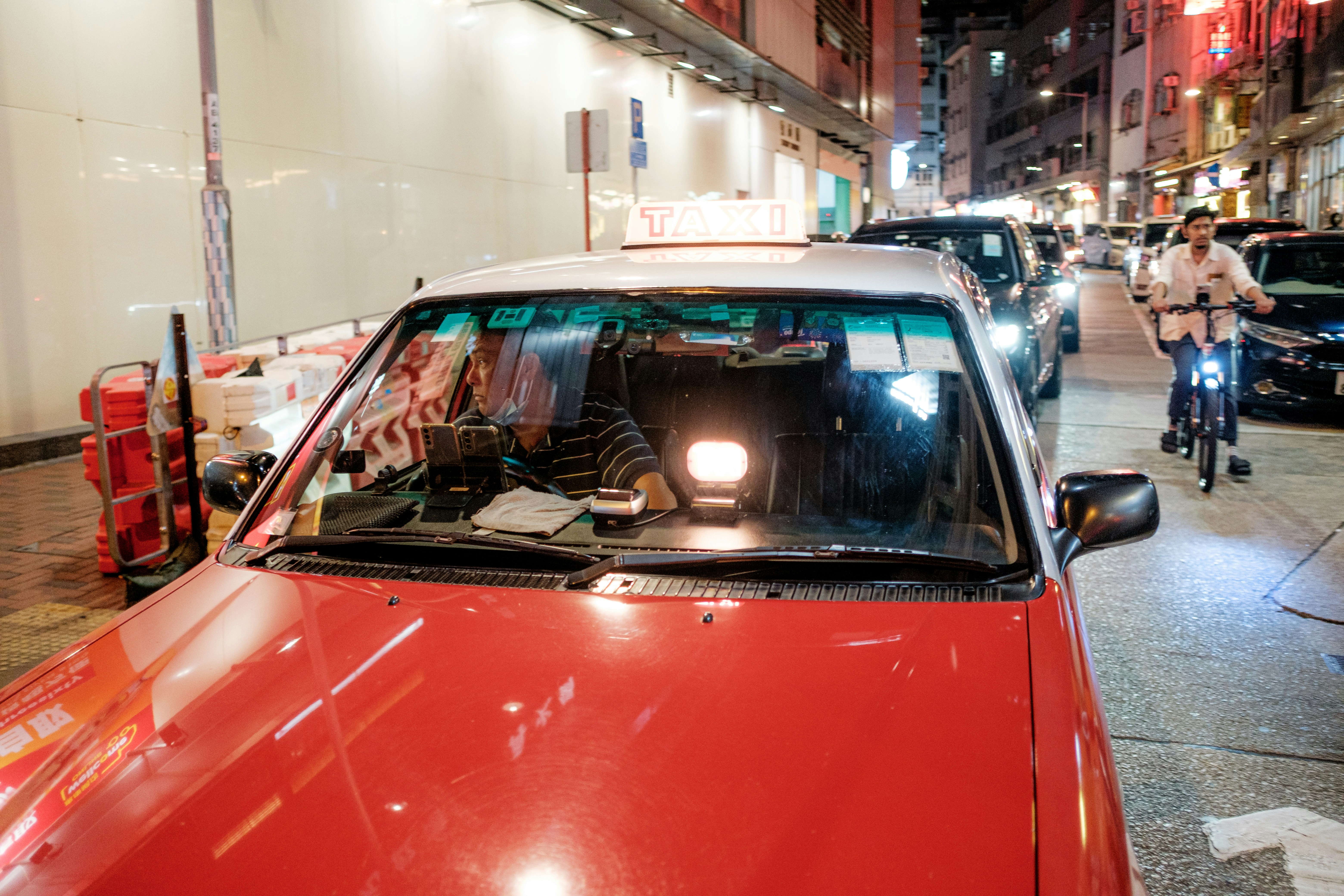 Night Riders’ Toolkit: Field Review of Portable Kits for Shift Commuters and Late‑Night Promoters (2026)