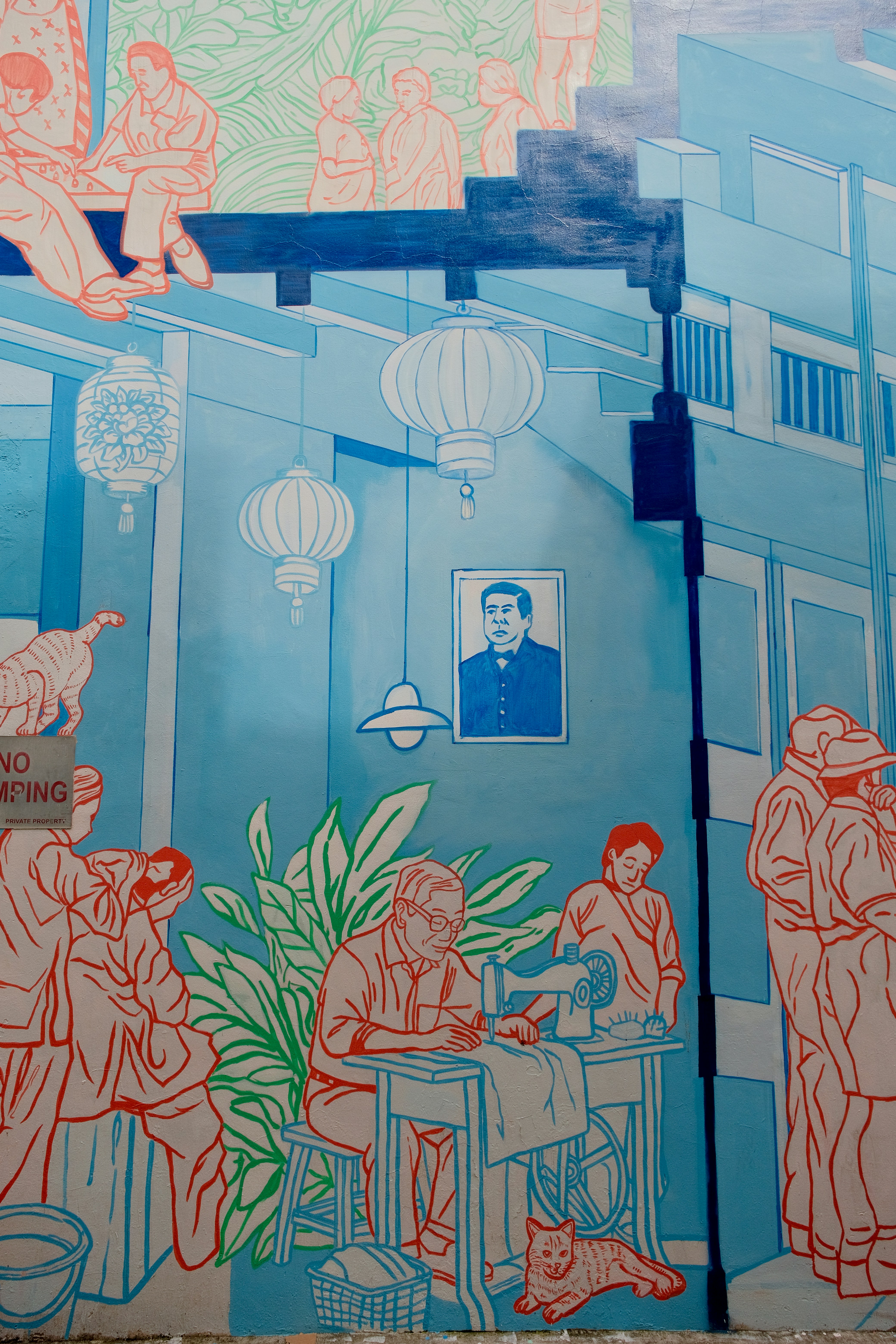 街の風景に登場する人々とランタンを描いた壁画