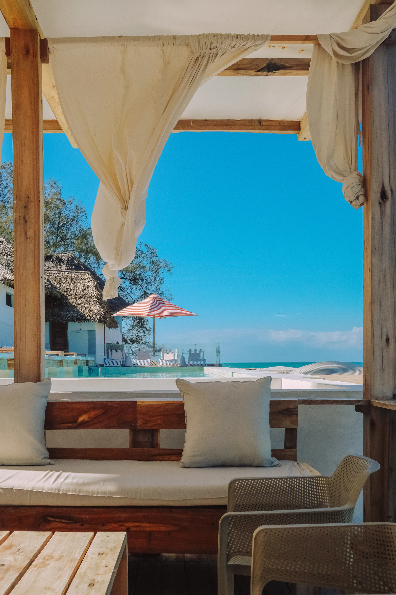 Resort nhiệt đới bên bãi biển