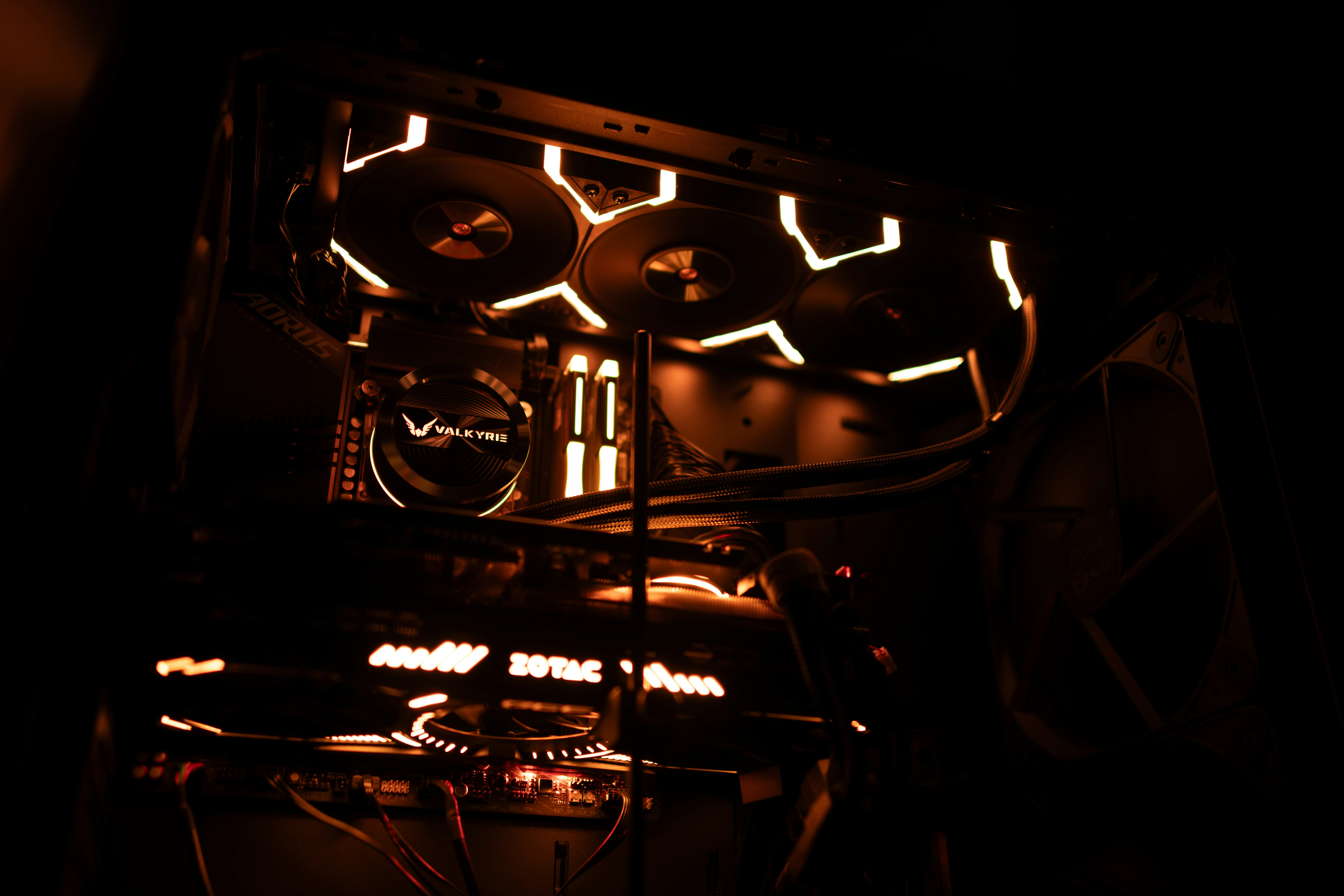 computer internal components, wallpaper, SATA SSD Explained: Speed, Benefits & How They Work 3