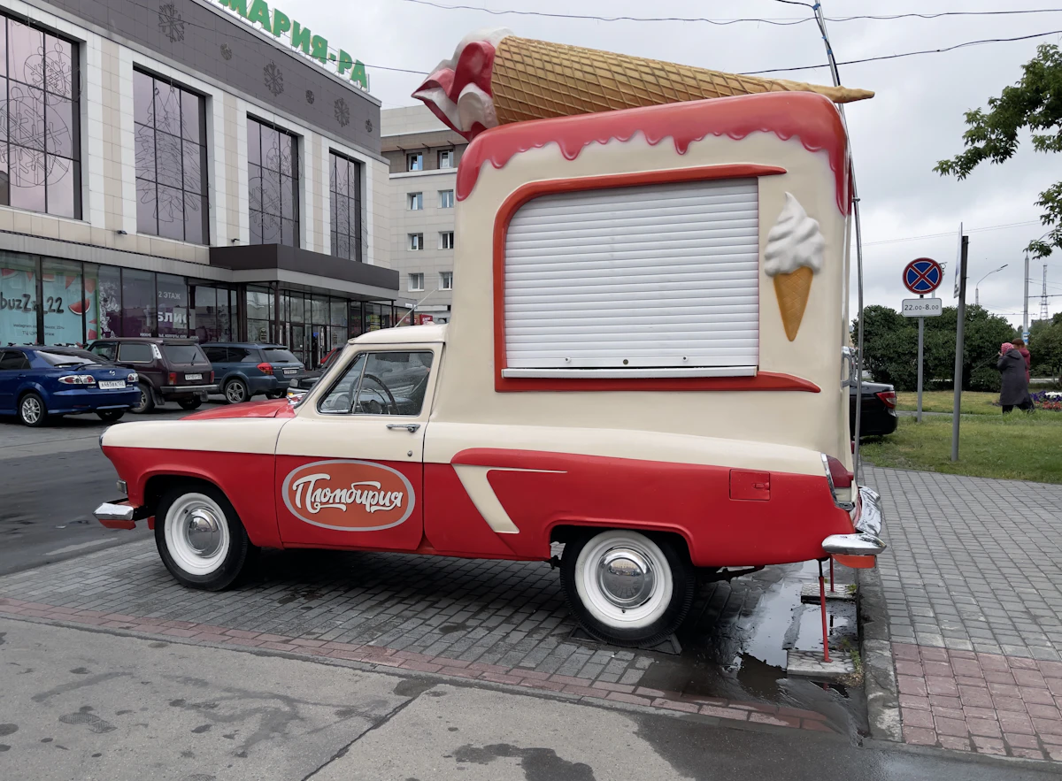 Roter Eiswagen als Platzhalter