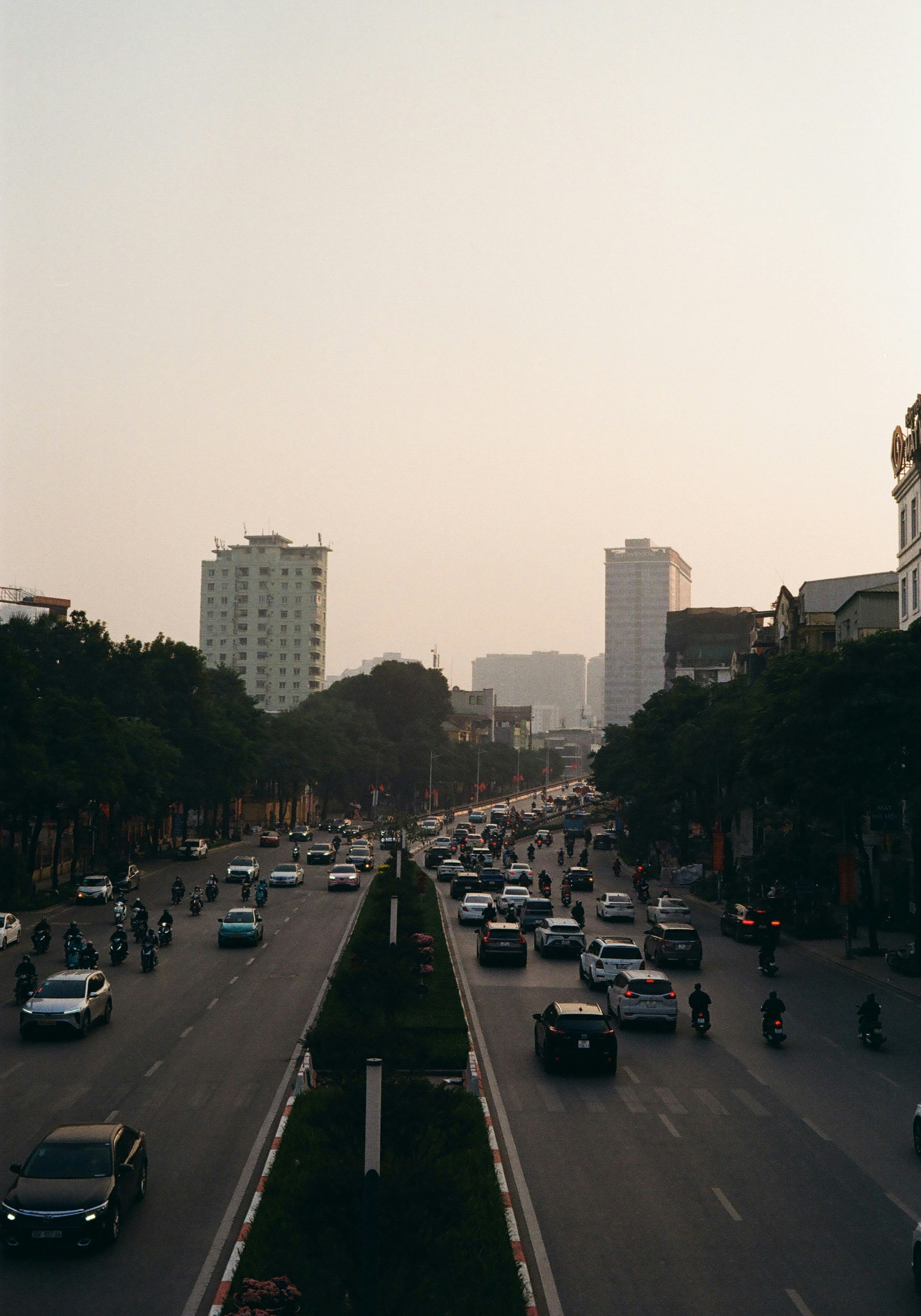 Sky Shortcuts: Domestic Flight Strategy for Time-Conscious Travelers