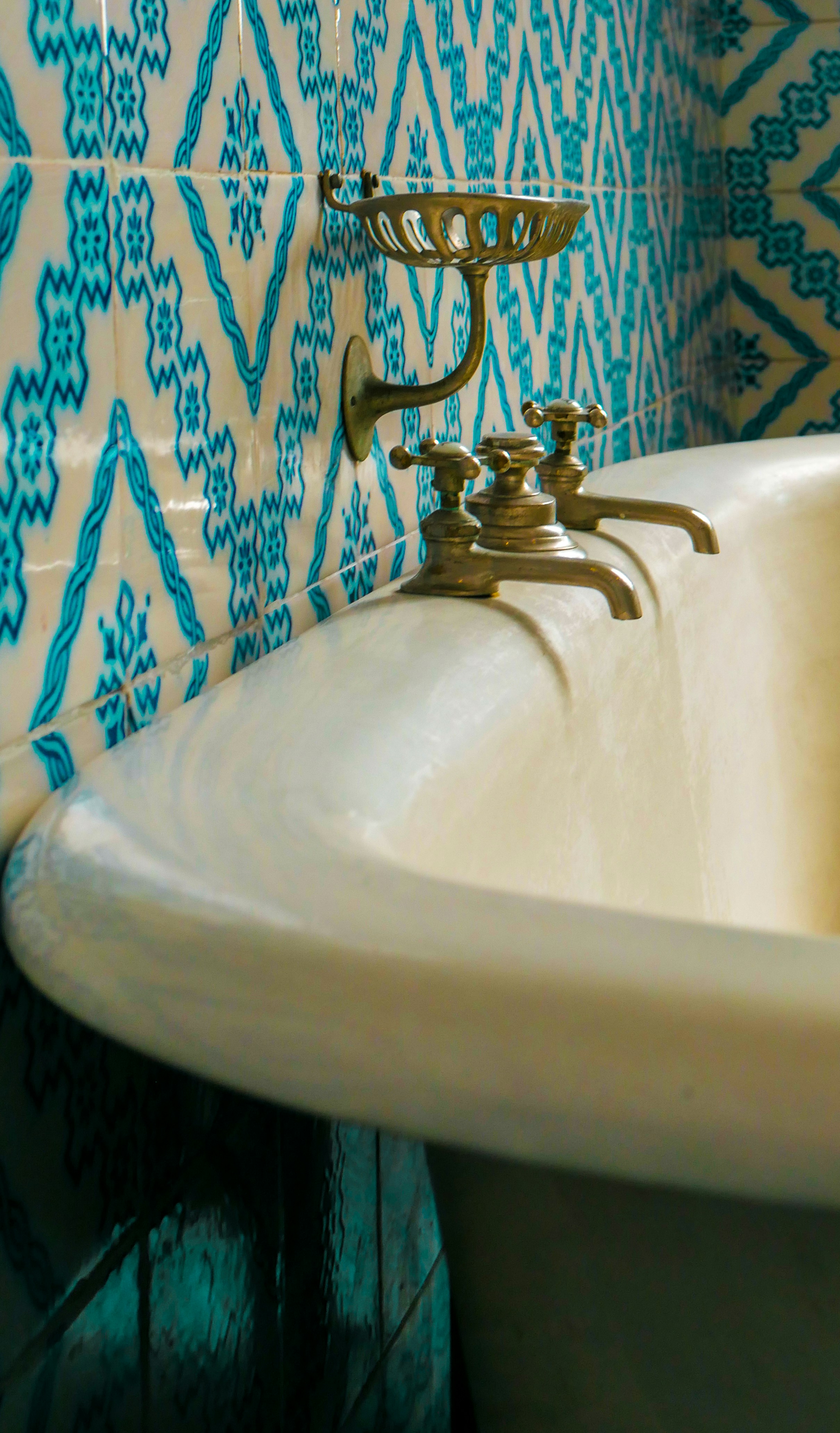 coastal bathroom wallpaper, wallpaper, Coastal Bathtub: Create a Relaxing Bathroom Oasis 6