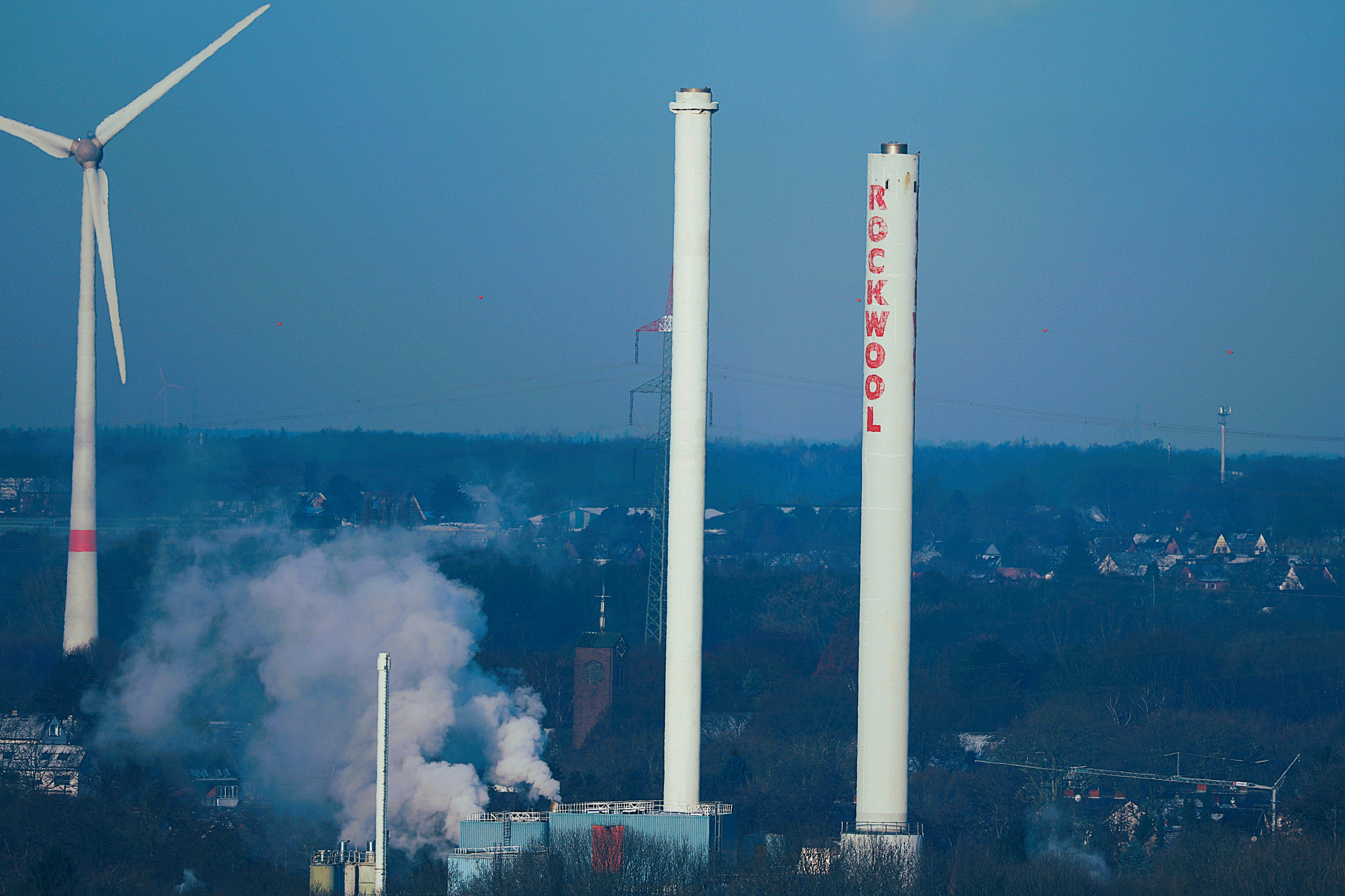 XLE ETF Review: Is Energy Select SPDR Worth Buying?