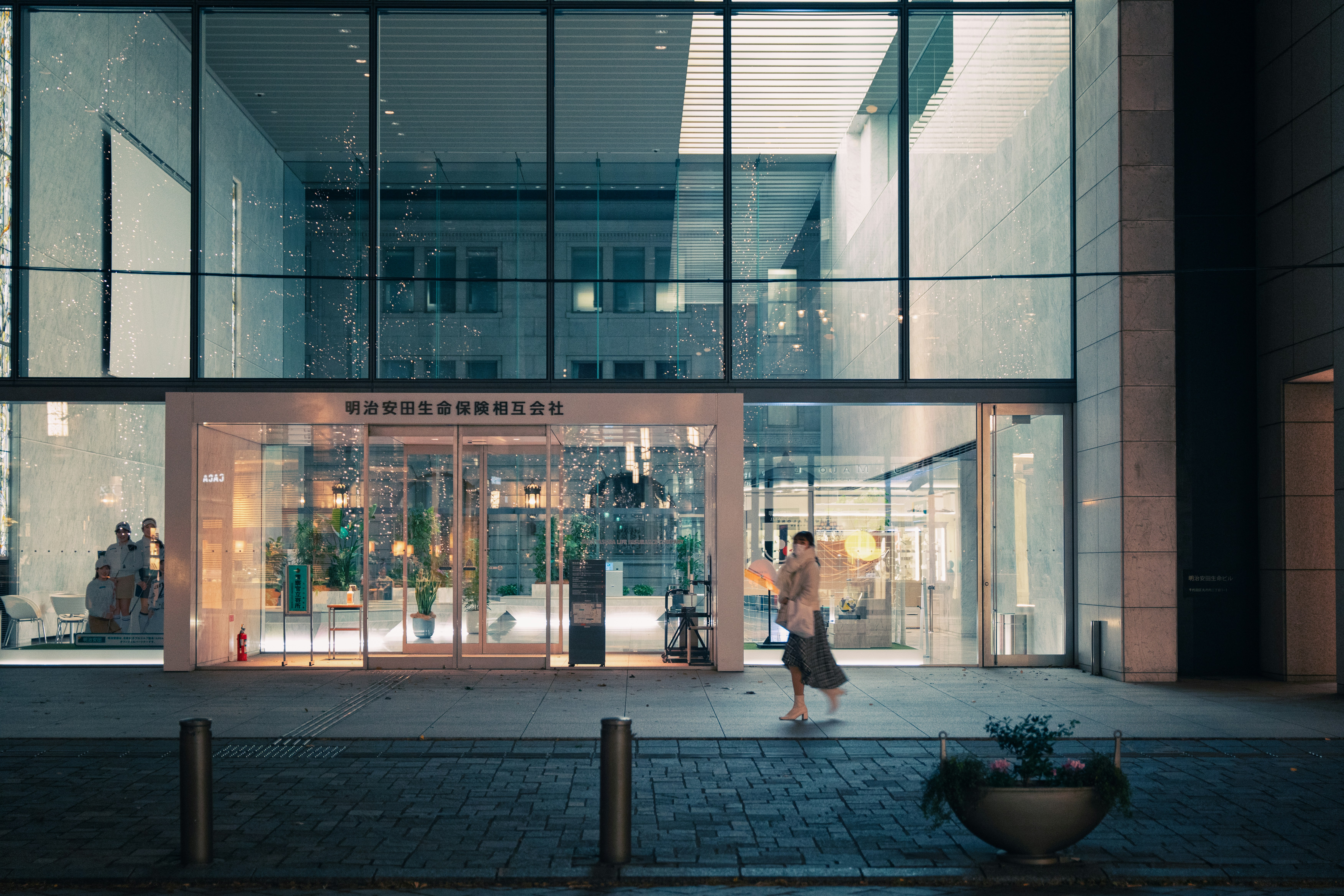 modern entryway lighting, wallpaper, Contemporary Chandeliers: Illuminate Your Entryway 5