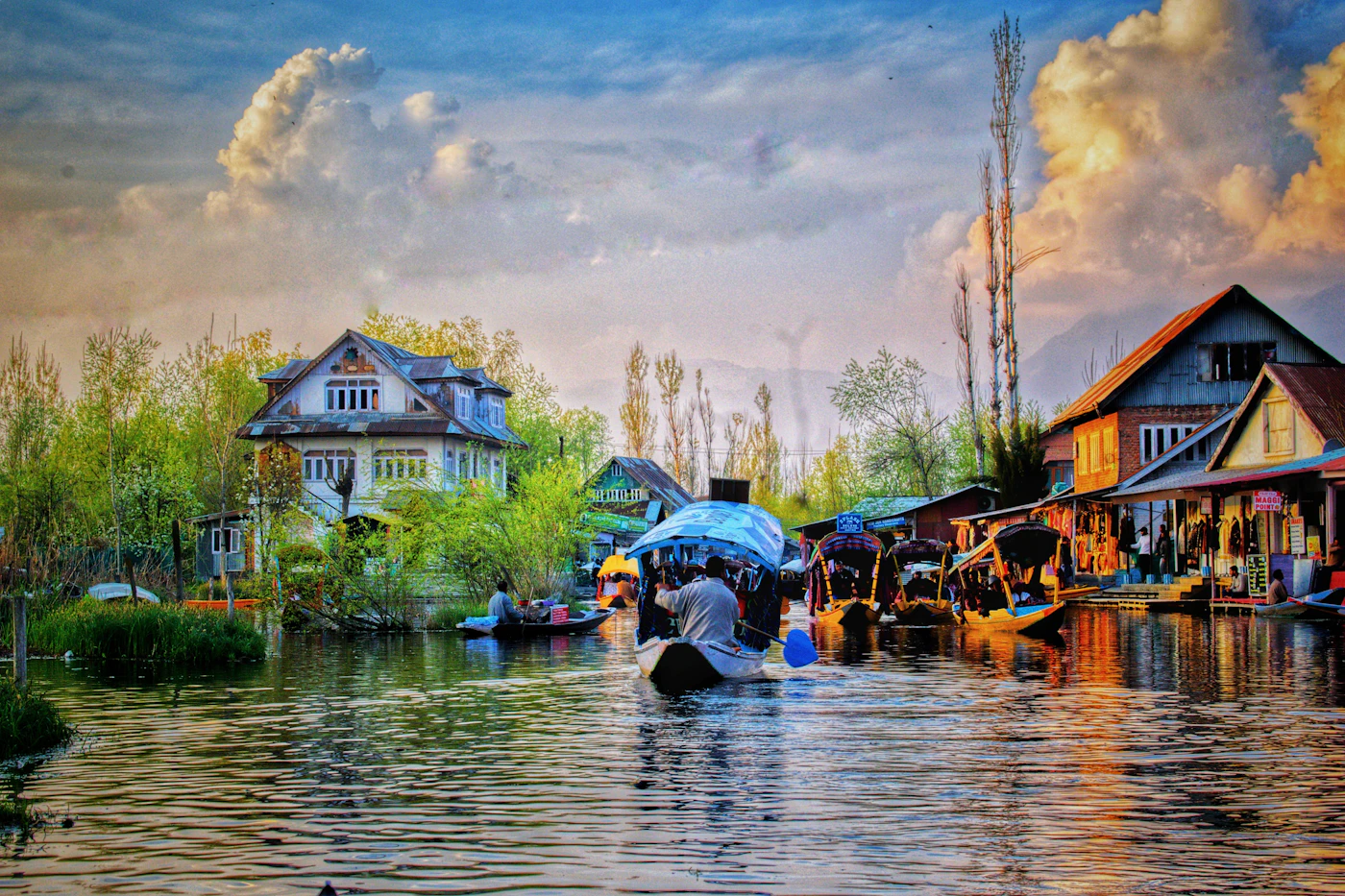 Kashmir houseboat