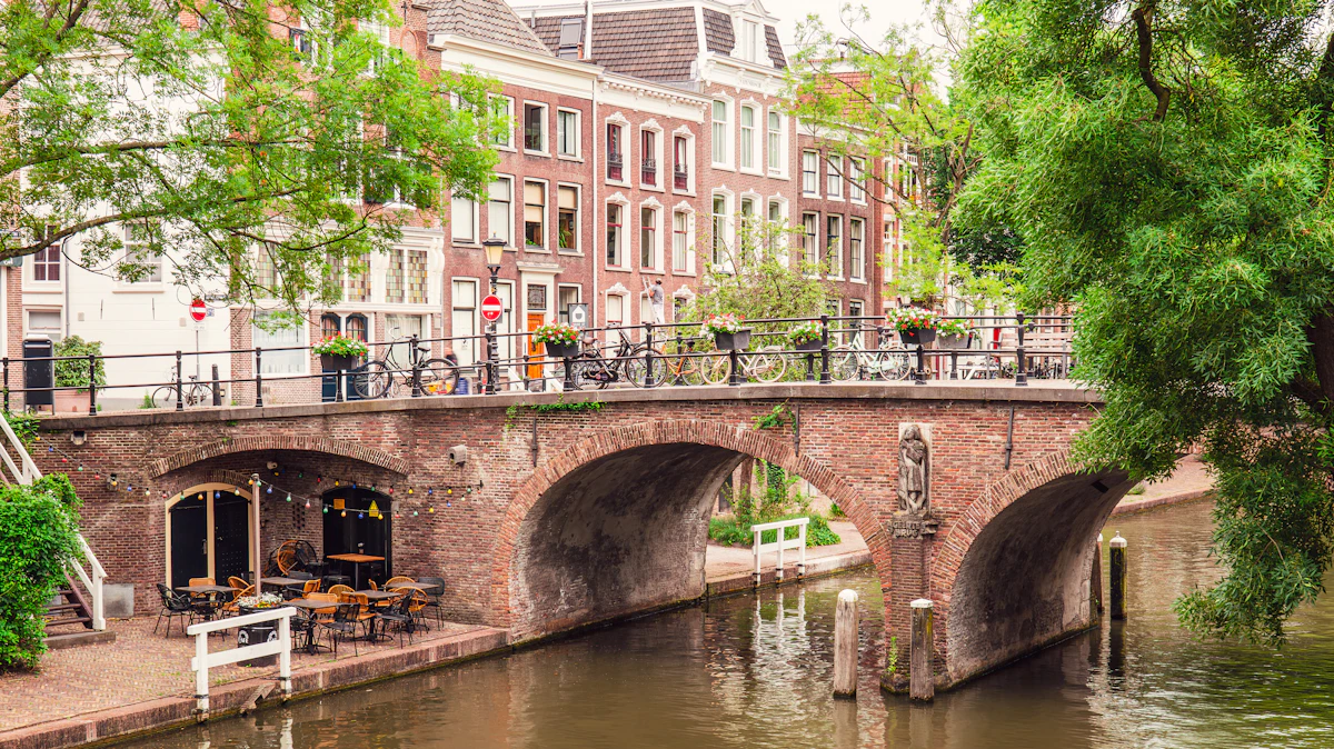 Guía de viajes: Bares insólitos y molinos de cerveza en Utrecht 2026