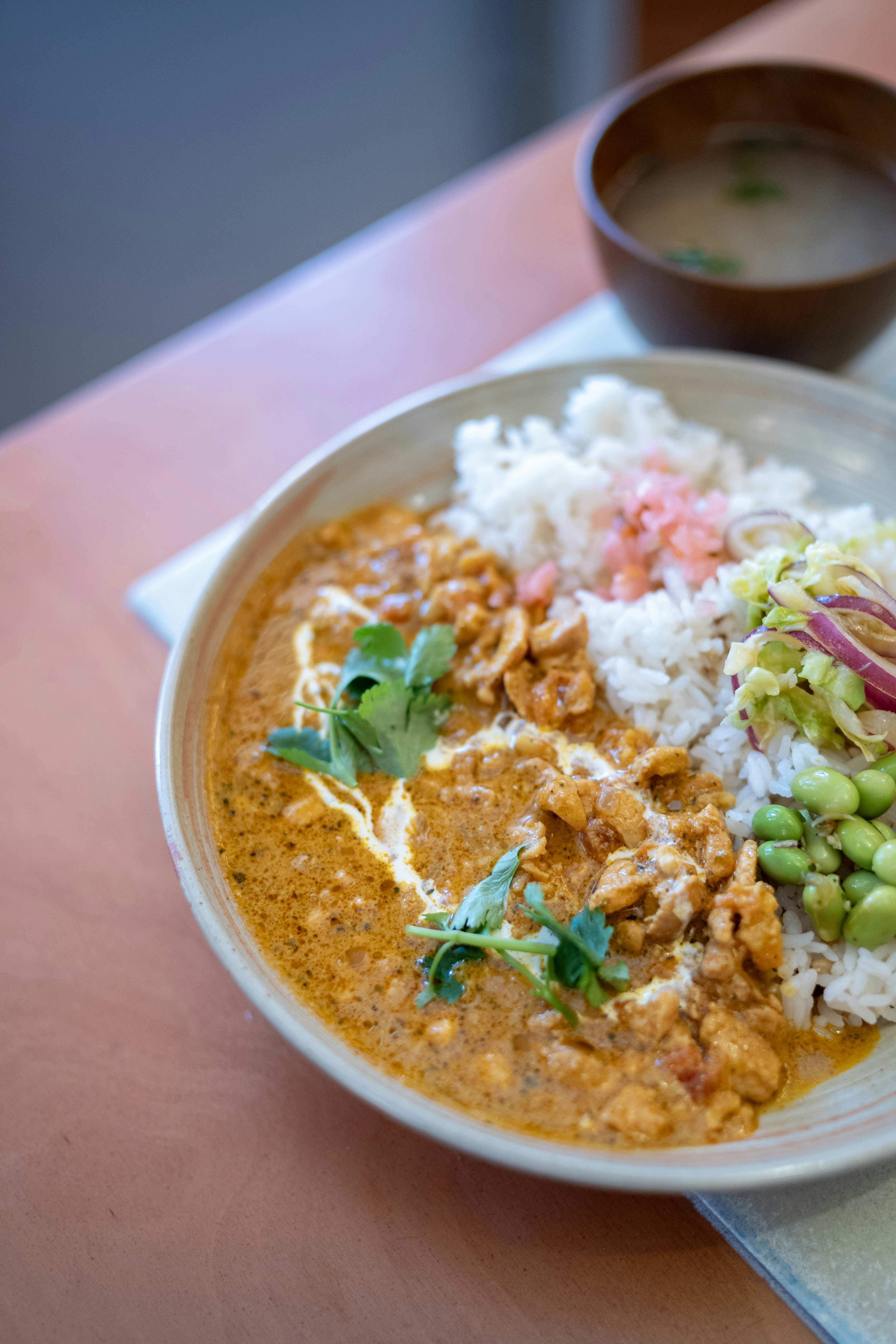 Chicken curry with rice and salad