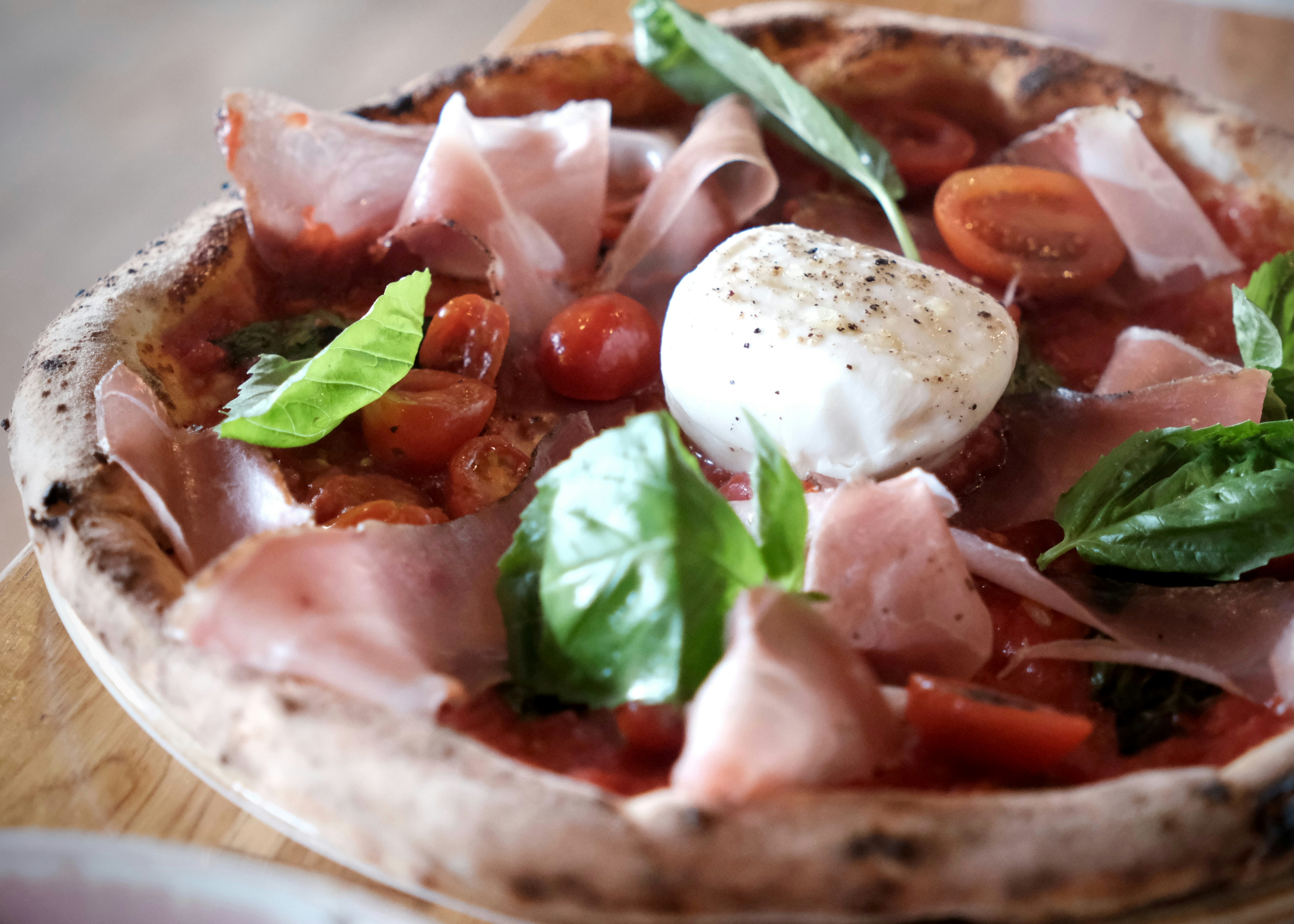 Ingrédients frais : tomates, basilic, mozzarella