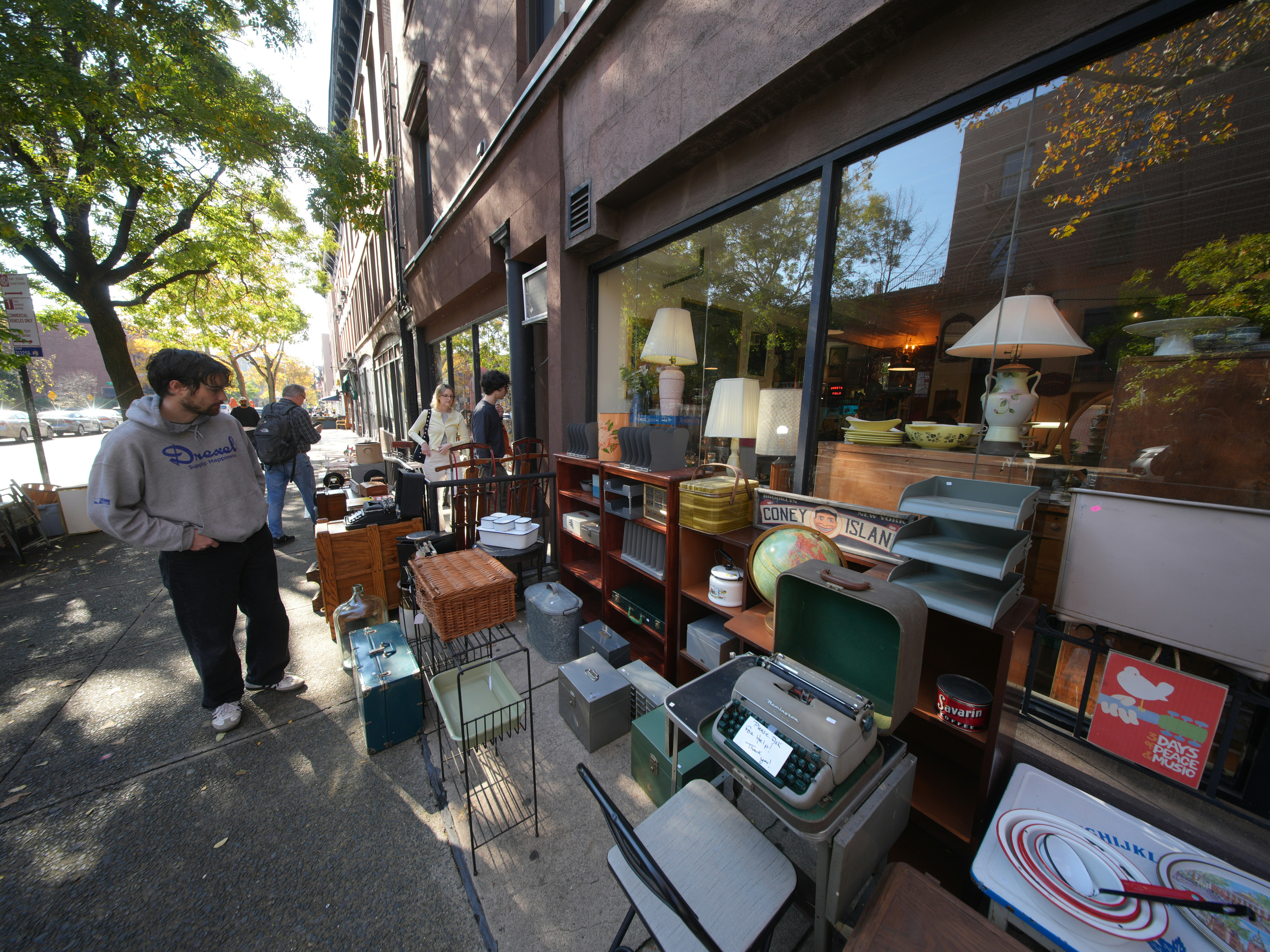 Beyond Bargains: How Micro Pop‑Ups and AI Pricing Are Redefining Bargain Hunting in 2026