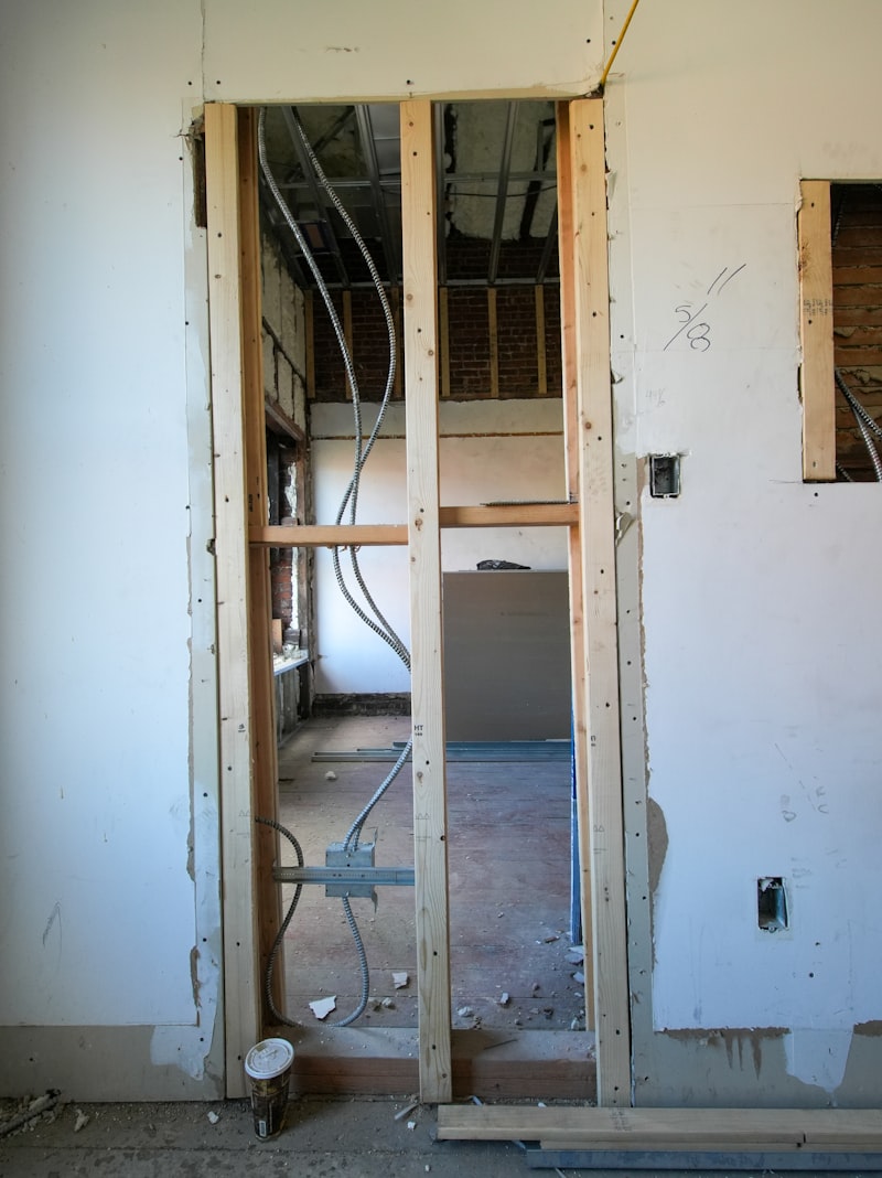 SPC в каркасном доме: нюансы монтажа