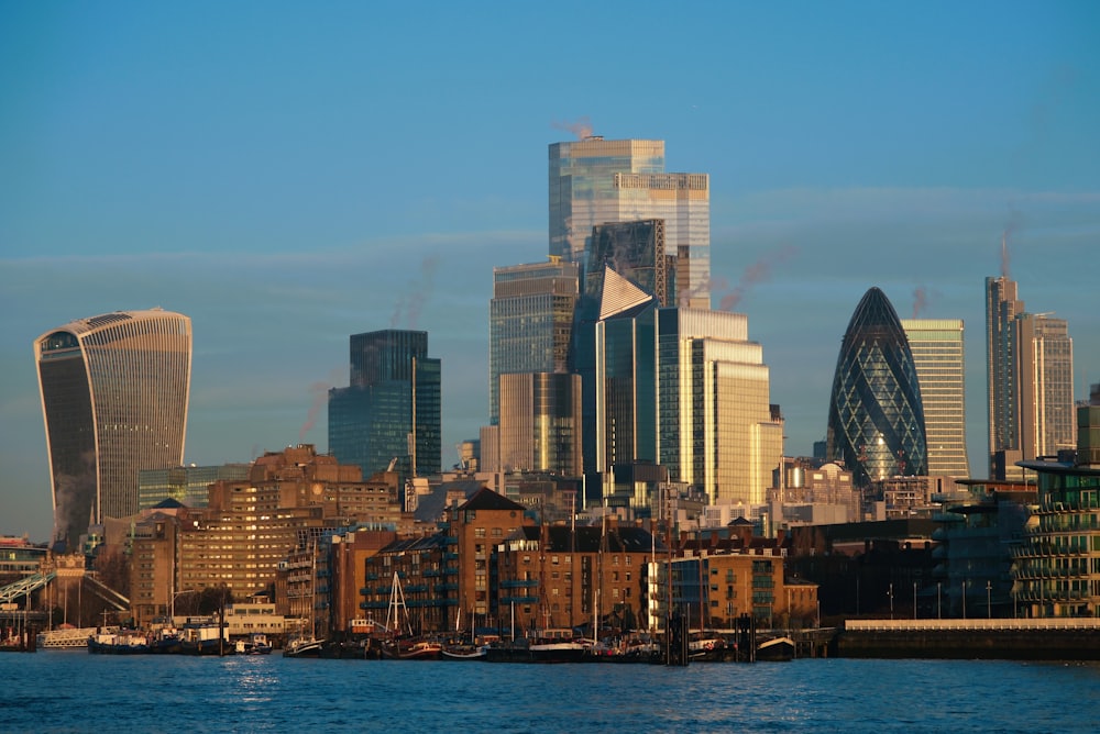 London skyline at dusk showing the City, Canary Wharf and the Thames — serviced apartments sourcing by Jigsaw Conferences