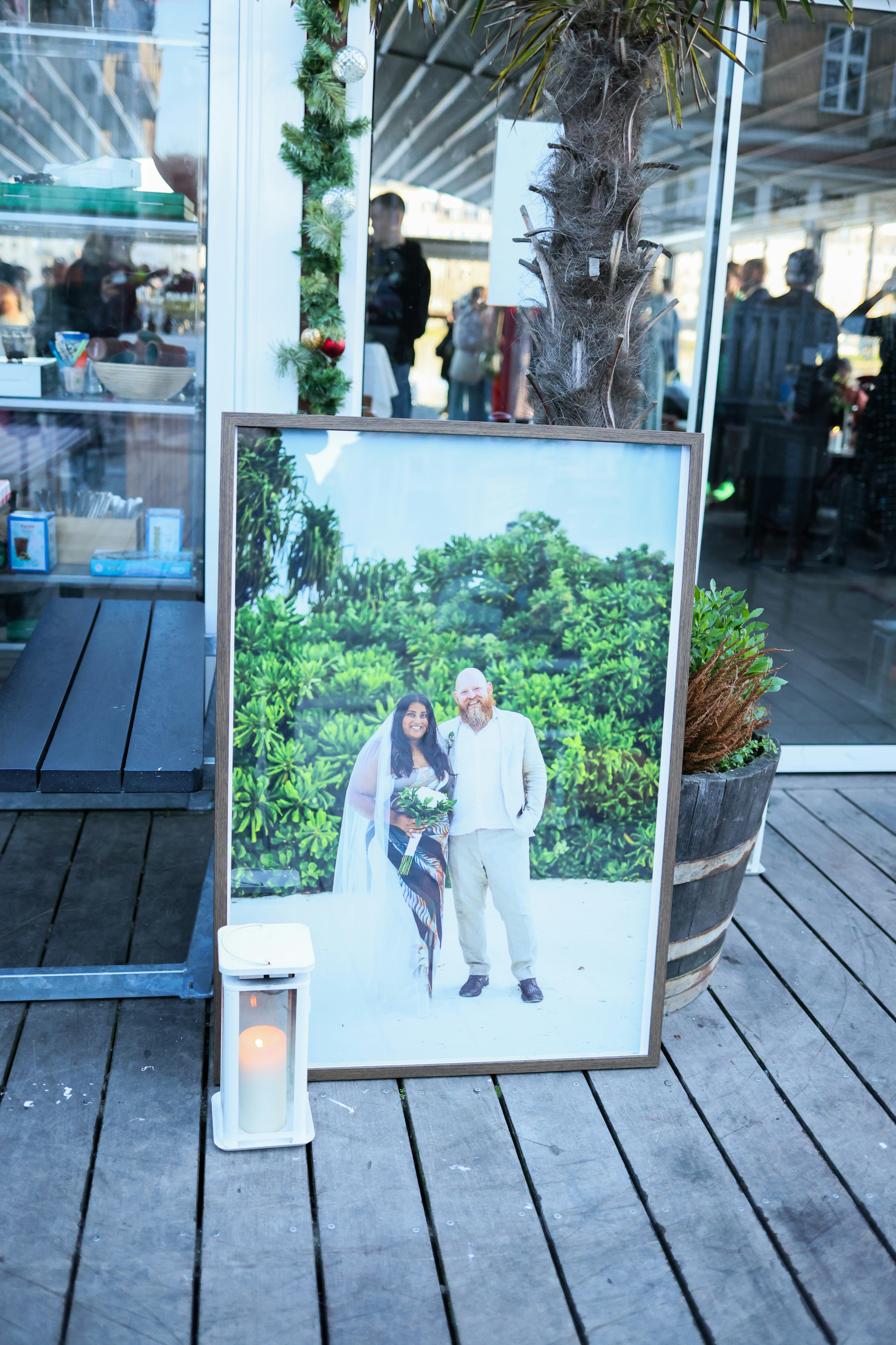 wedding photo display, wallpaper, Personalized Wedding Decor with Photos 3