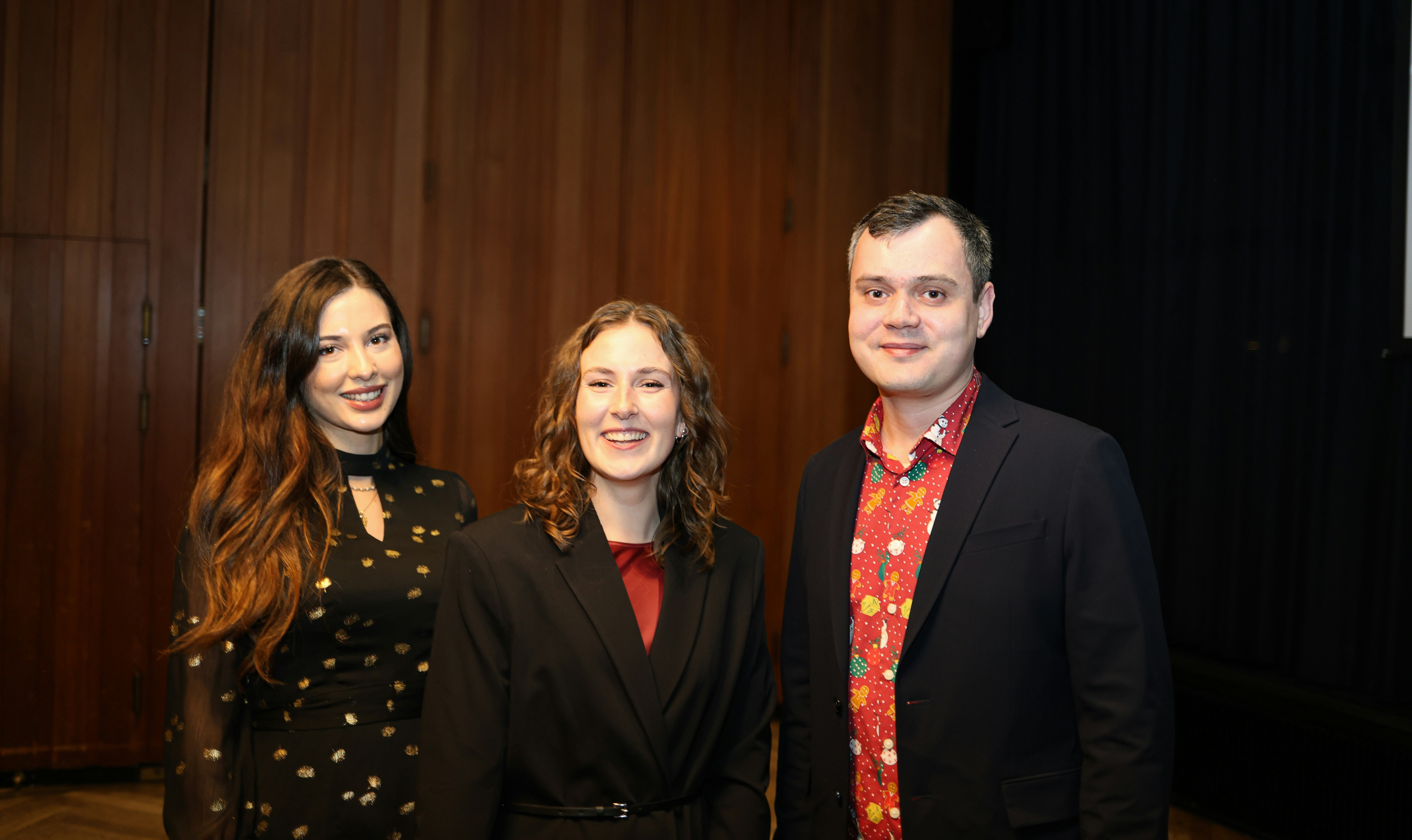 專業形象照師揭秘：證件照怎麼拍才好看？姿勢、表情到細節全攻略：常見問題 FAQ