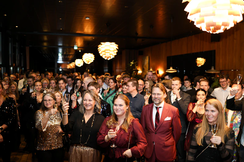 Ambiente festivo en evento social