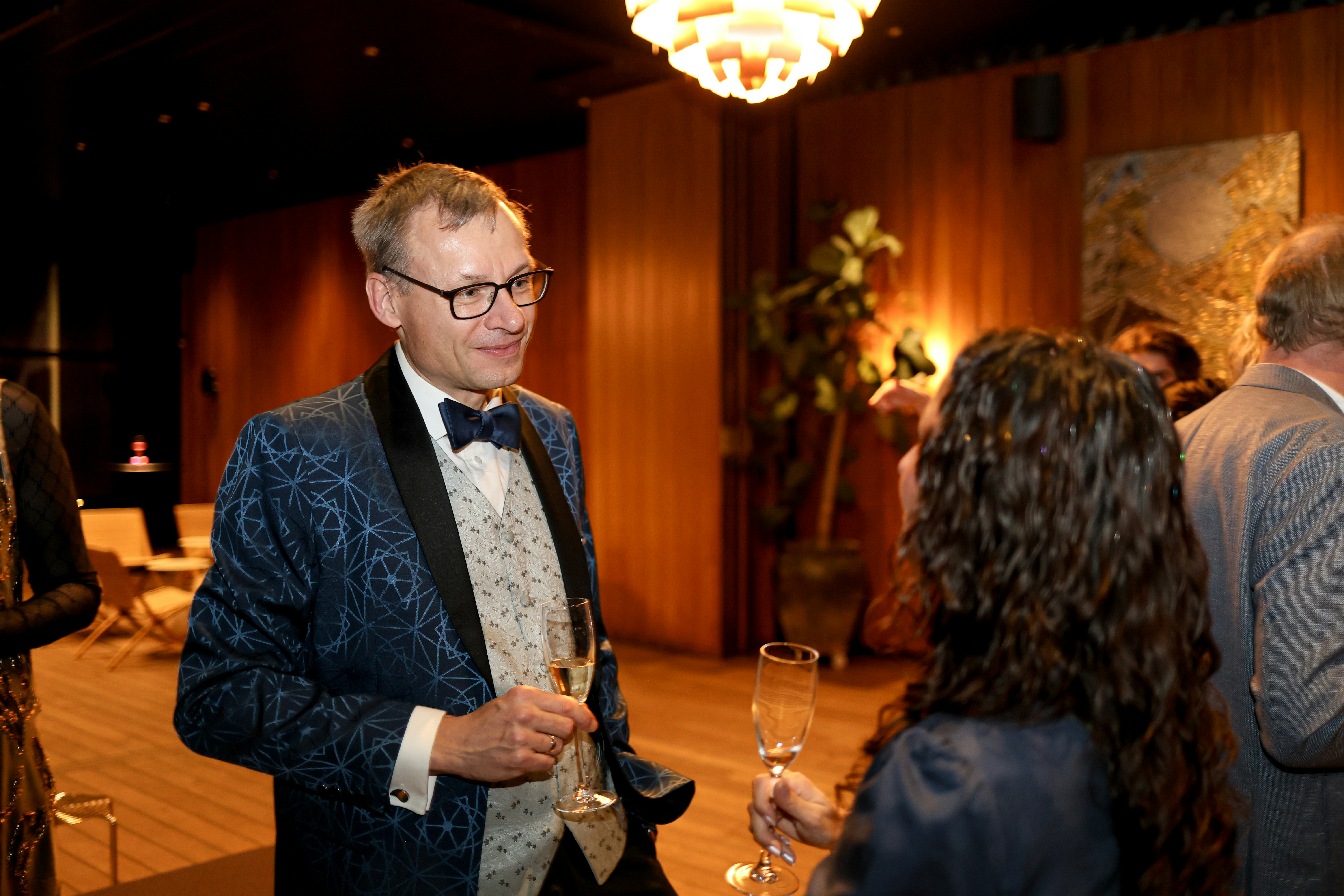 elegant formal wear, wallpaper, Tuxedo vs Suit: Choosing the Right Formalwear 1