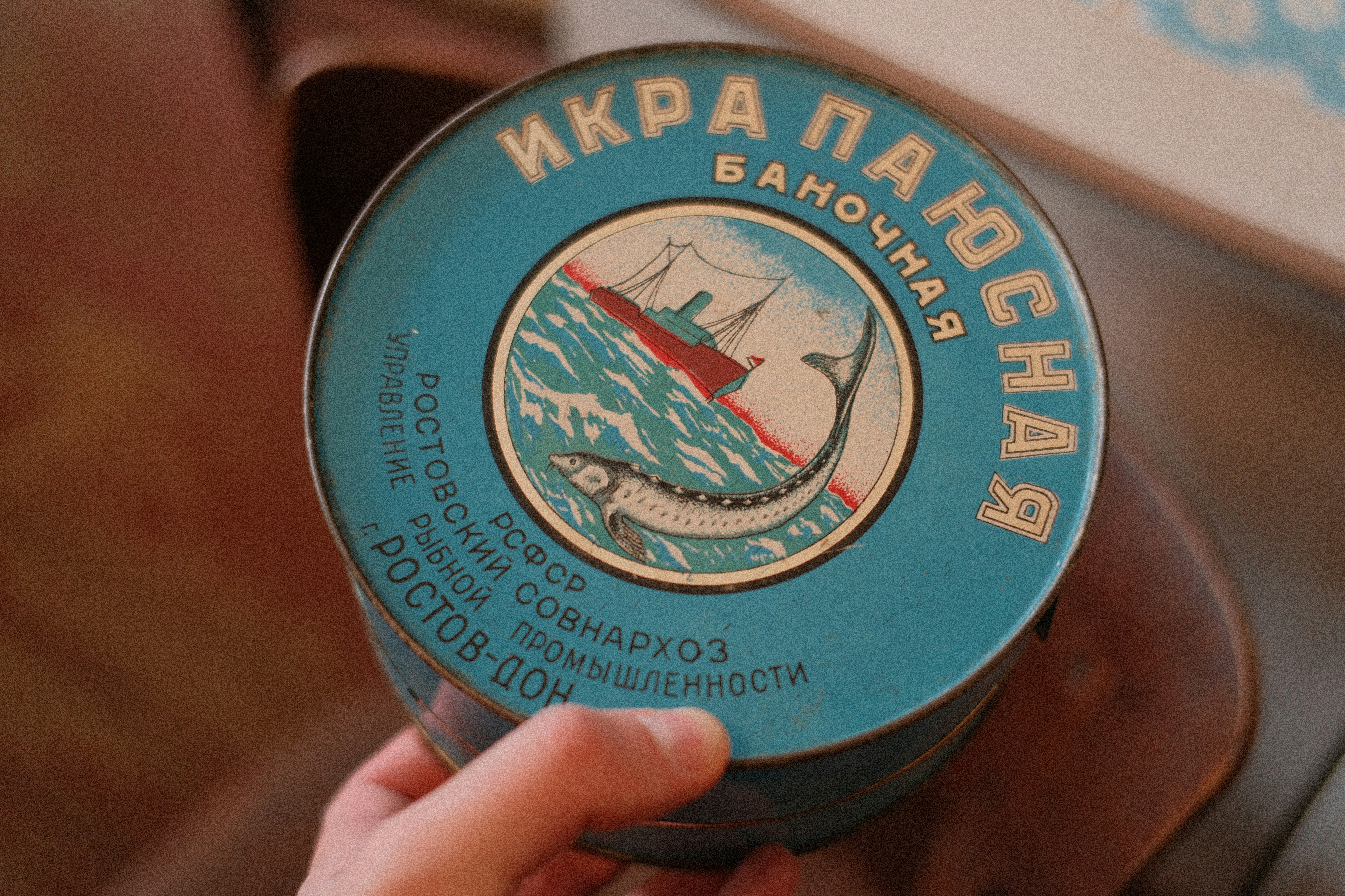 Vintage-Dose roten Kaviar mit Schiff-und-Fisch-Logo
