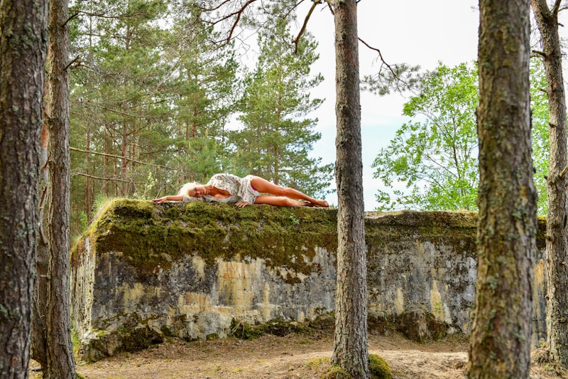 Suasana rileks di wisata hutan pinus Bandung untuk healing akhir pekan