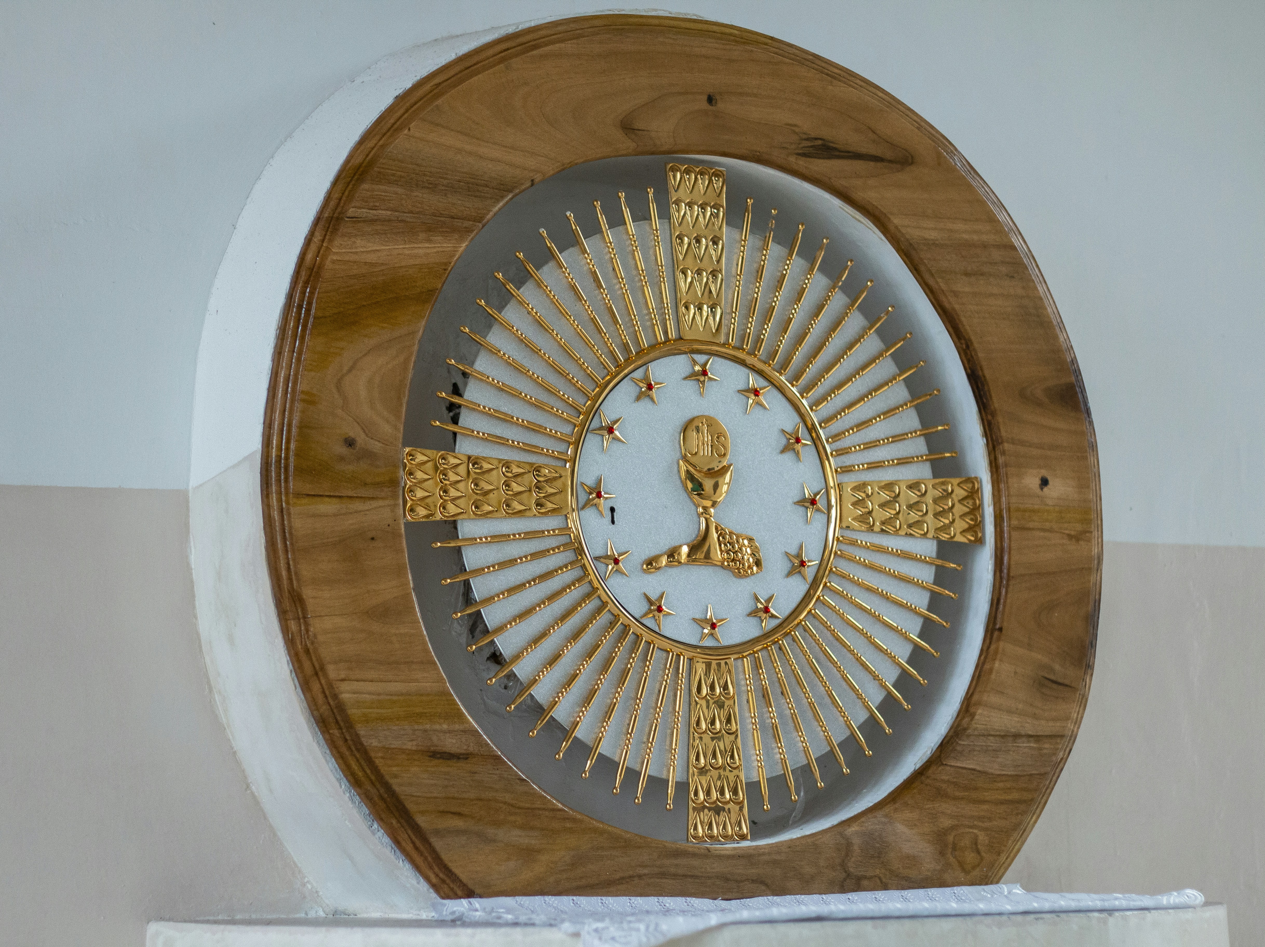 A golden monstrance with a chalice inside