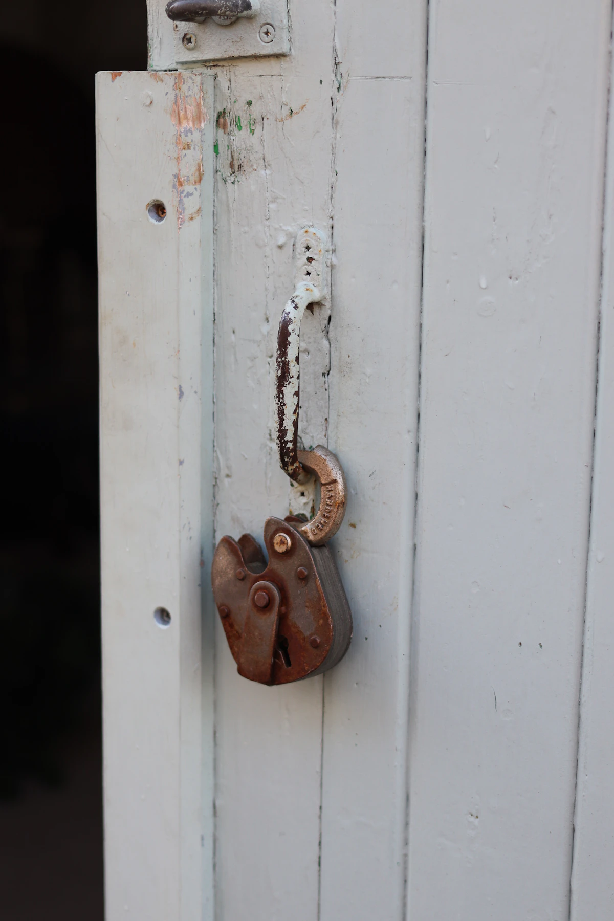 Rural villa lock replacement — Estepona