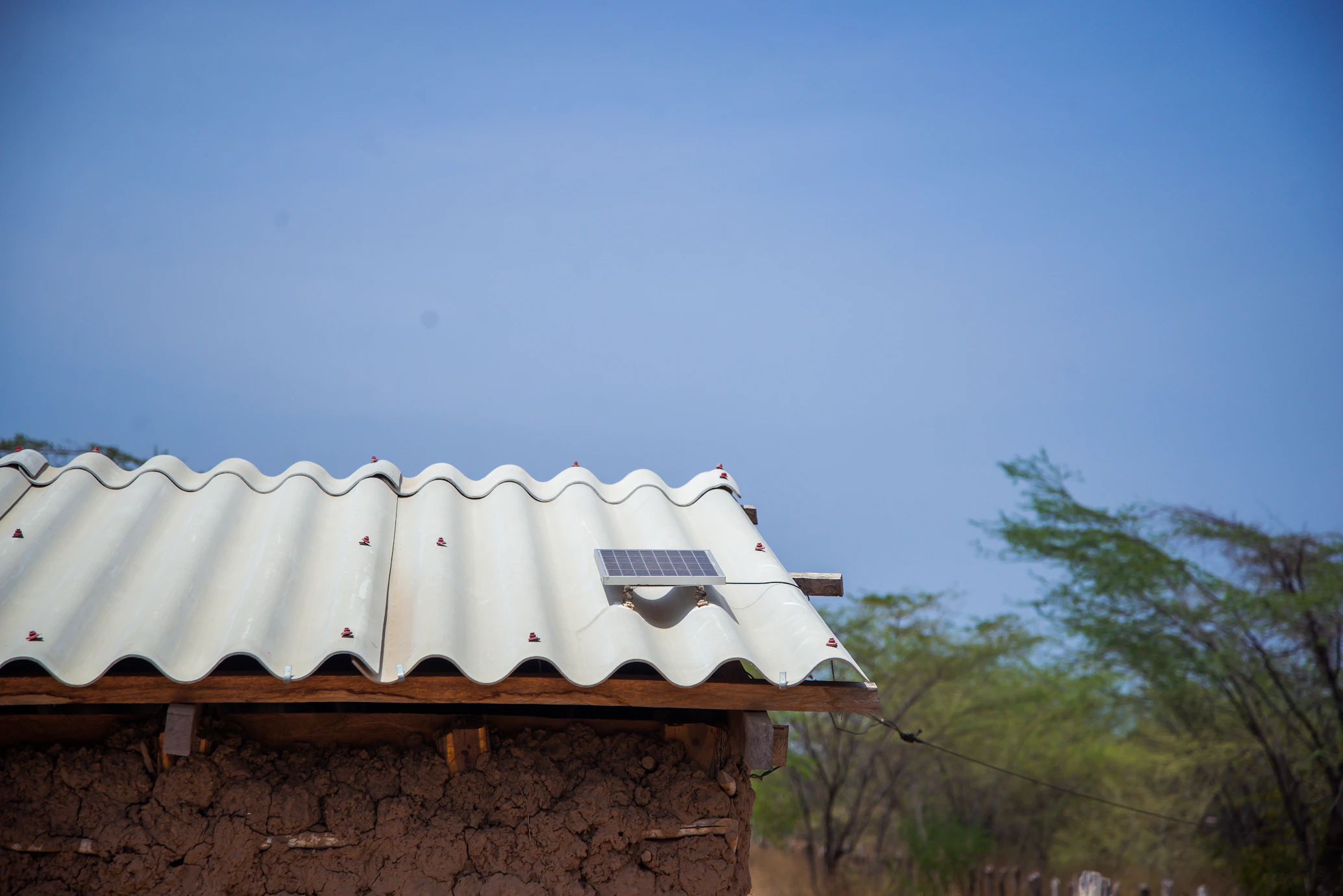 Instalación Solar en Techo Rural
