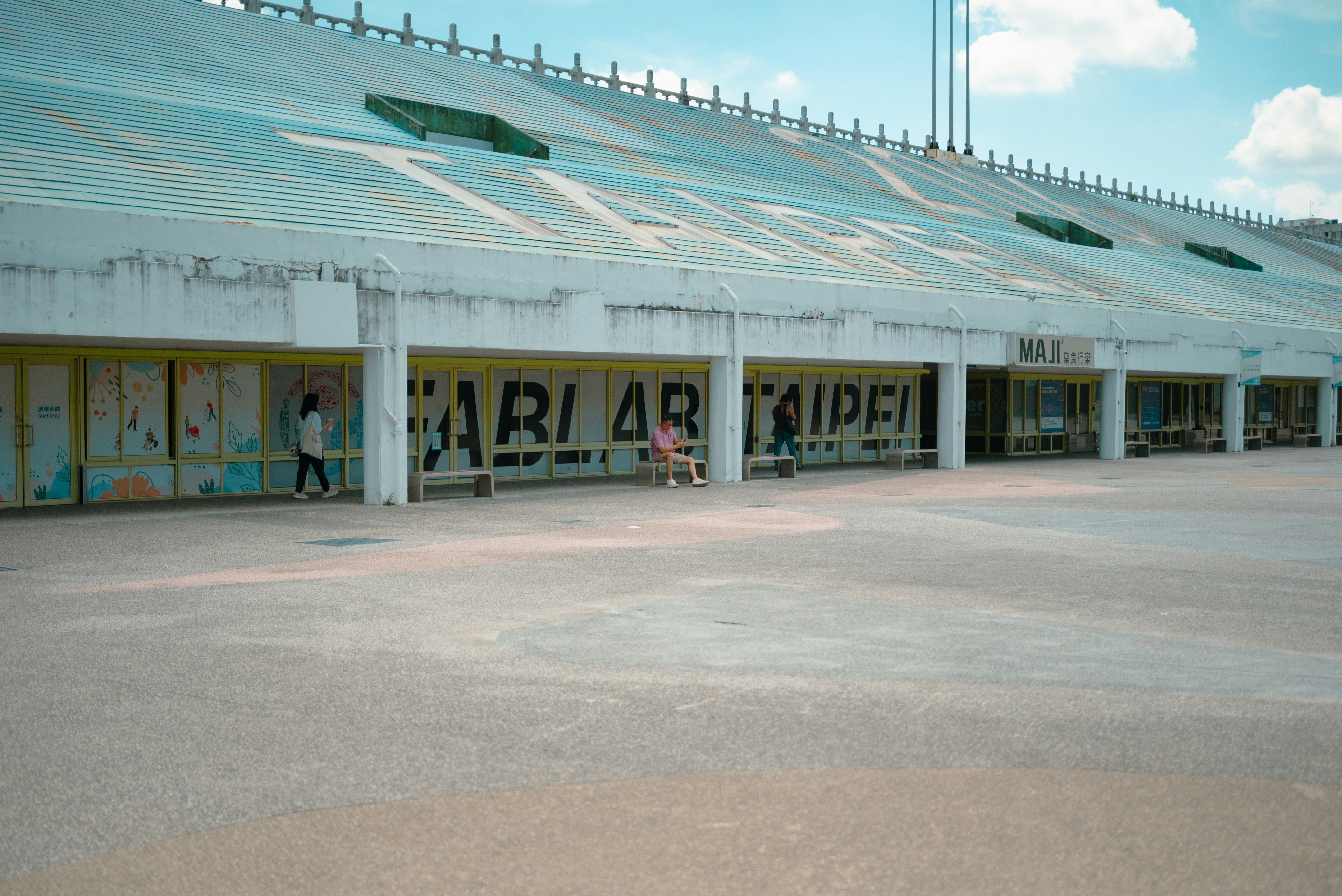 Roofing & Rave: How Zinc Roofs in West Africa Shape Matchday Atmospheres