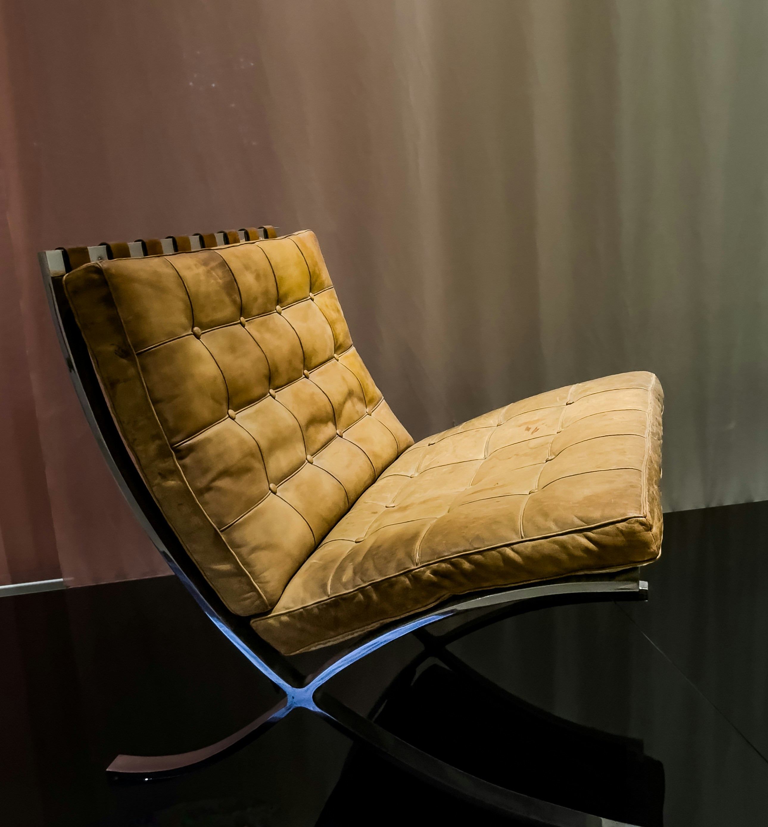 minimalist leather furniture, wallpaper, Leather Furniture: Decorating Small Apartments 4