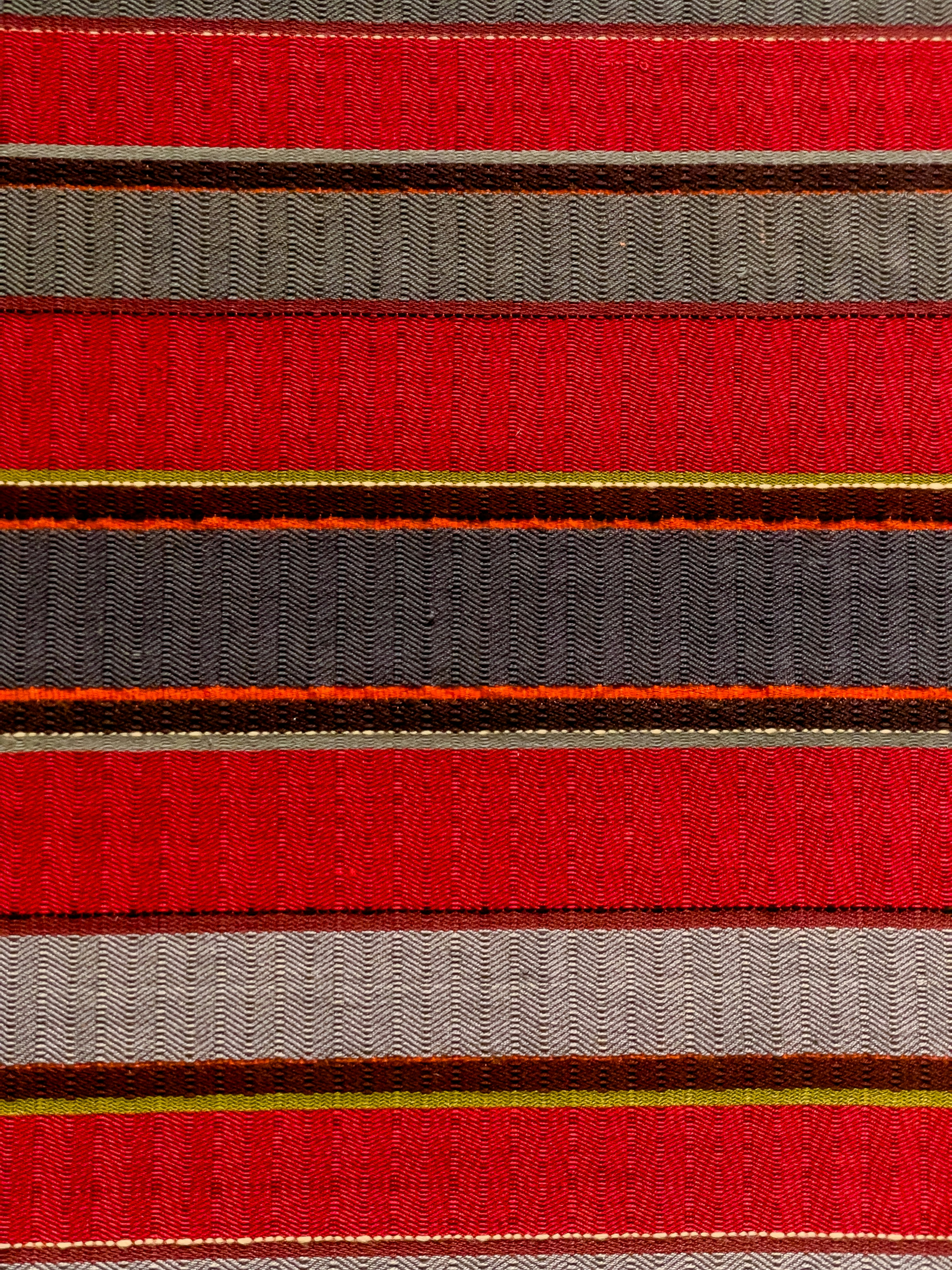 Texture du tissu rouge, gris et rayé