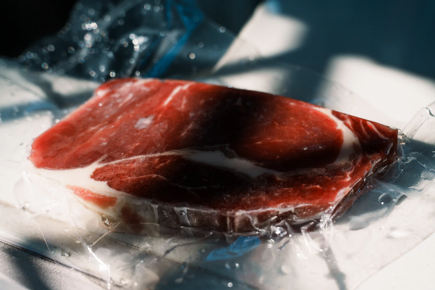 Marmoriertes Steak, vakuumverpackt
