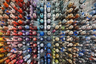 Rows of colorful spools of thread arranged neatly