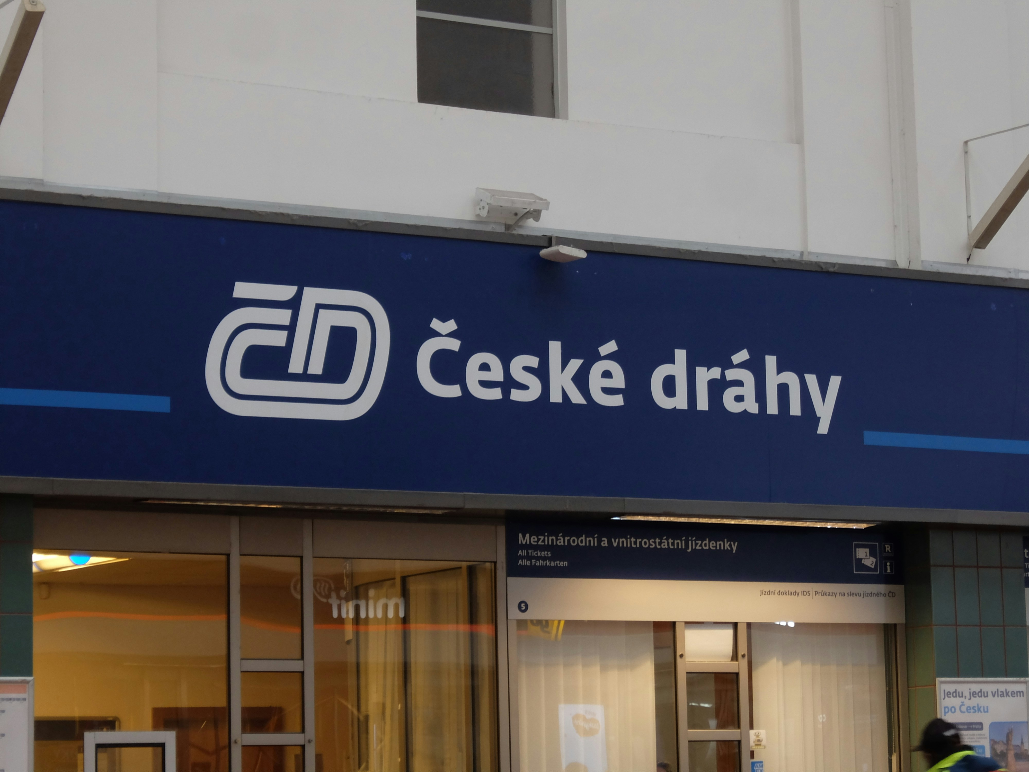 České dráhy train station entrance