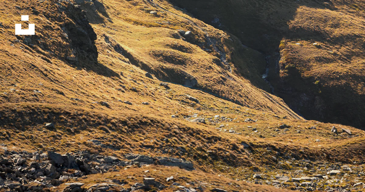 Remote Building's Ground A remote building sits on a grassy mountainside. photo – Free Travel ...